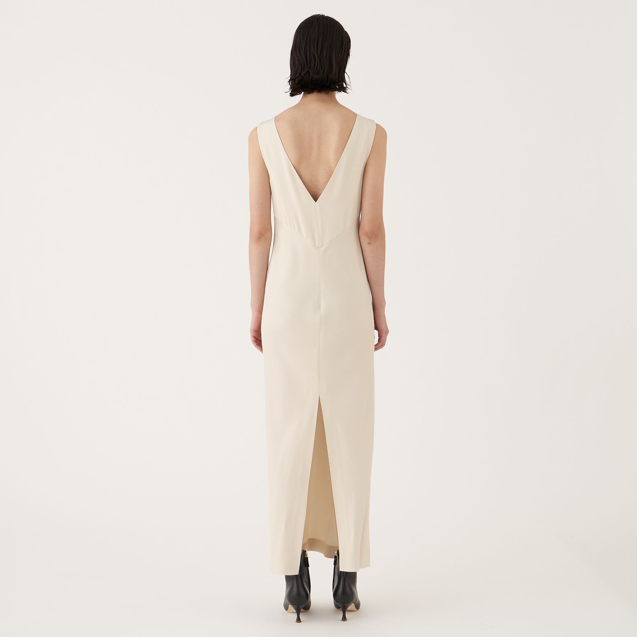 グロッシーサテン Iラインマキシワンピース｜トゥモローランド