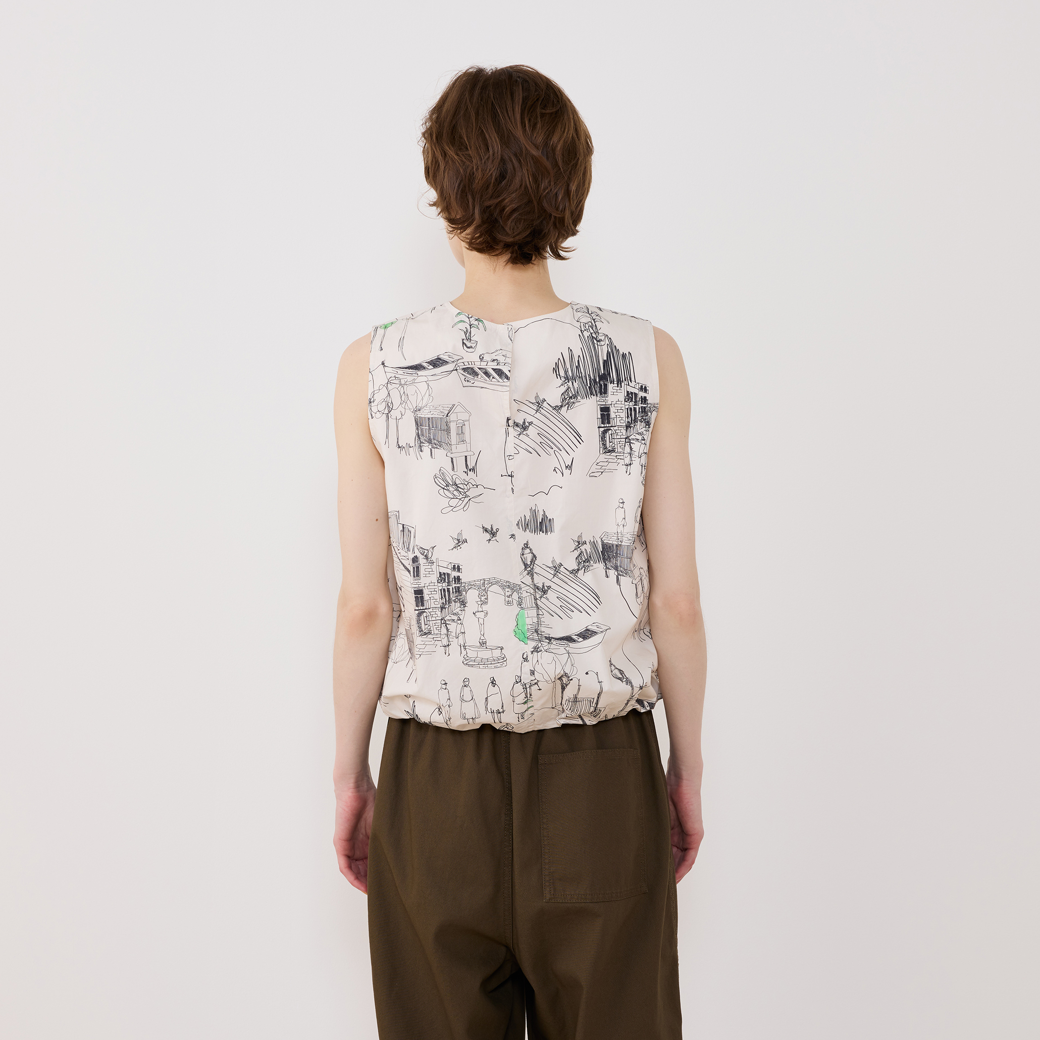 グリーンスケーププリント ノースリーブブラウス｜トゥモローランド