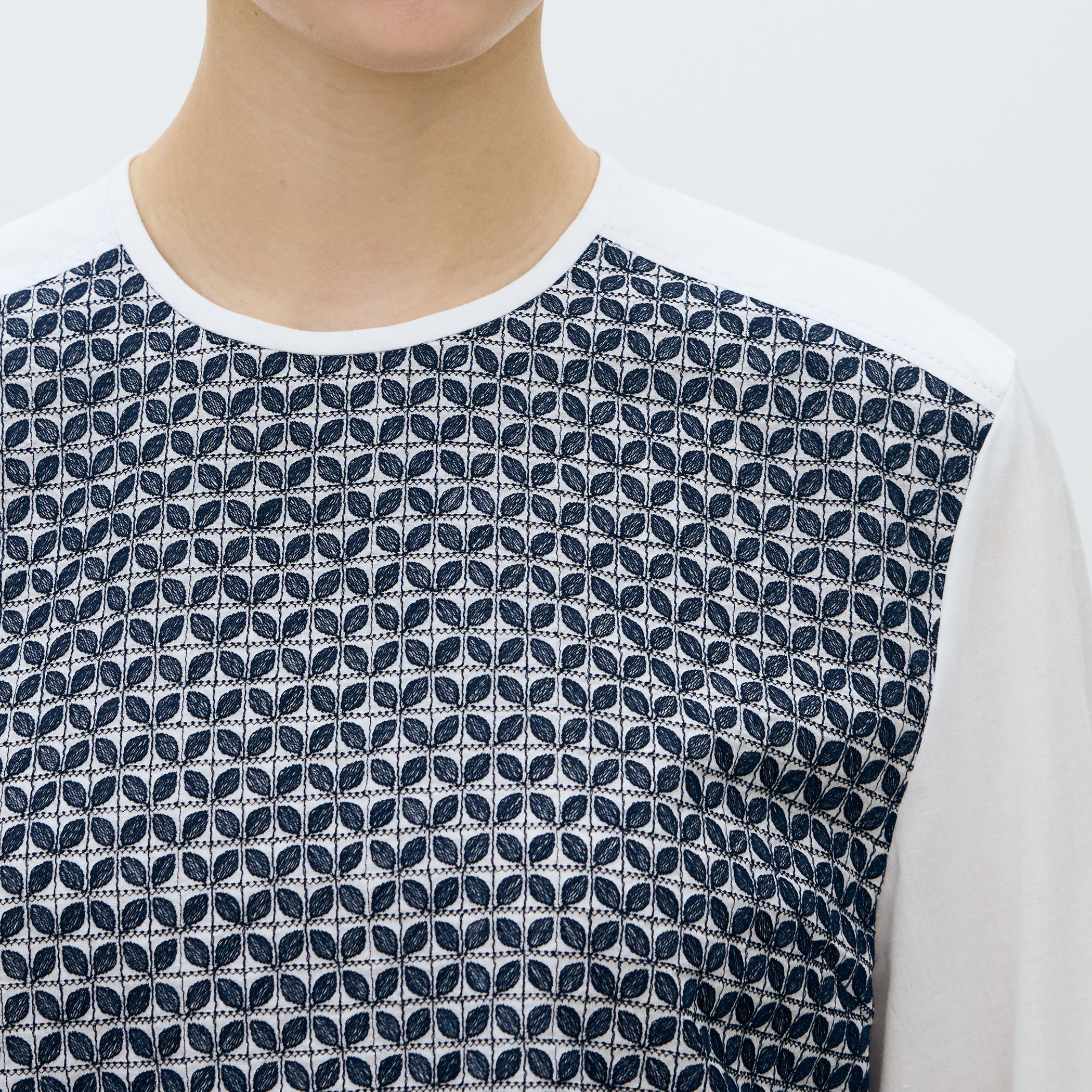 リーフエンブロイダリー コンビプルオーバーブラウス