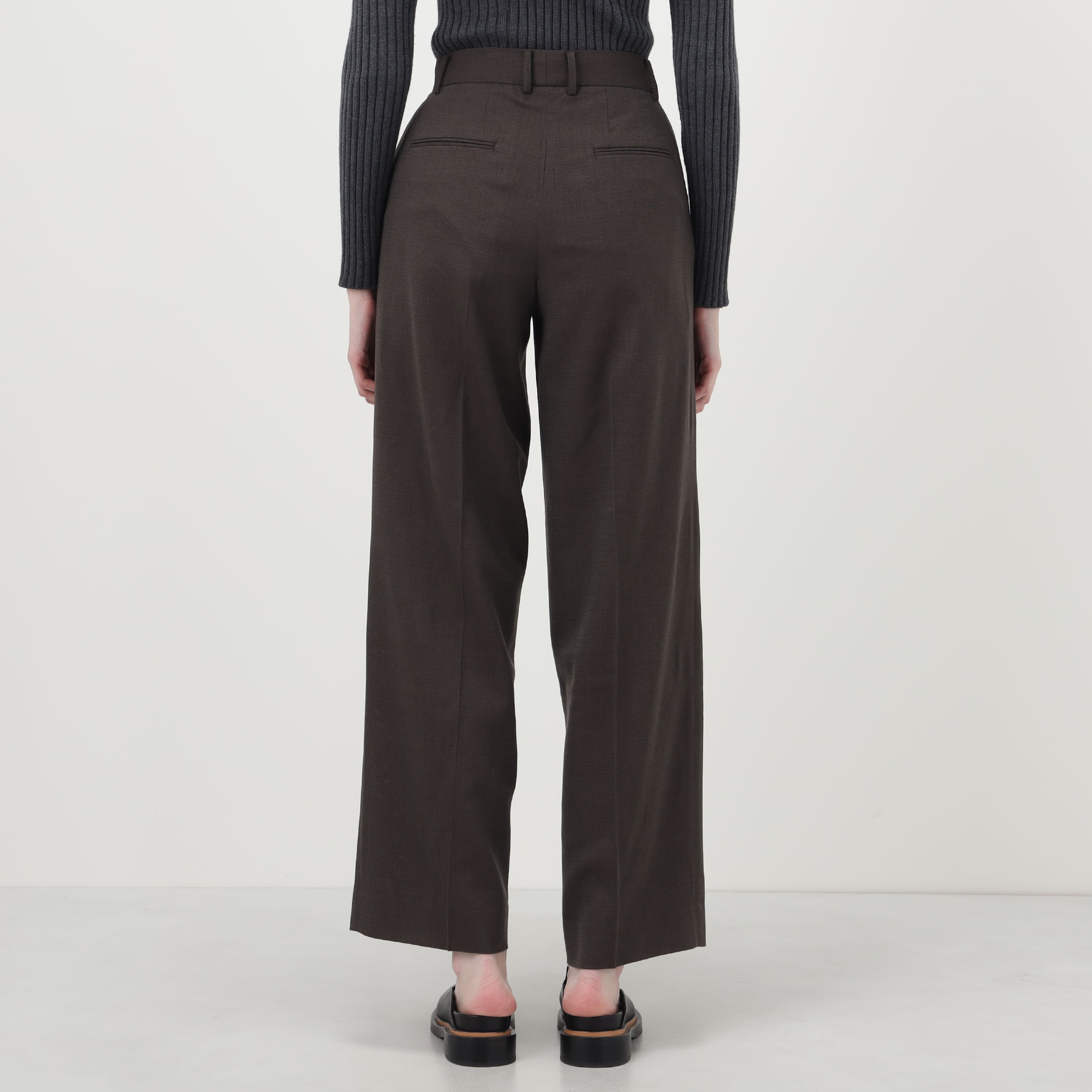 Seya. TRAVEL PANTS タックパンツ｜トゥモローランド 公式サイト