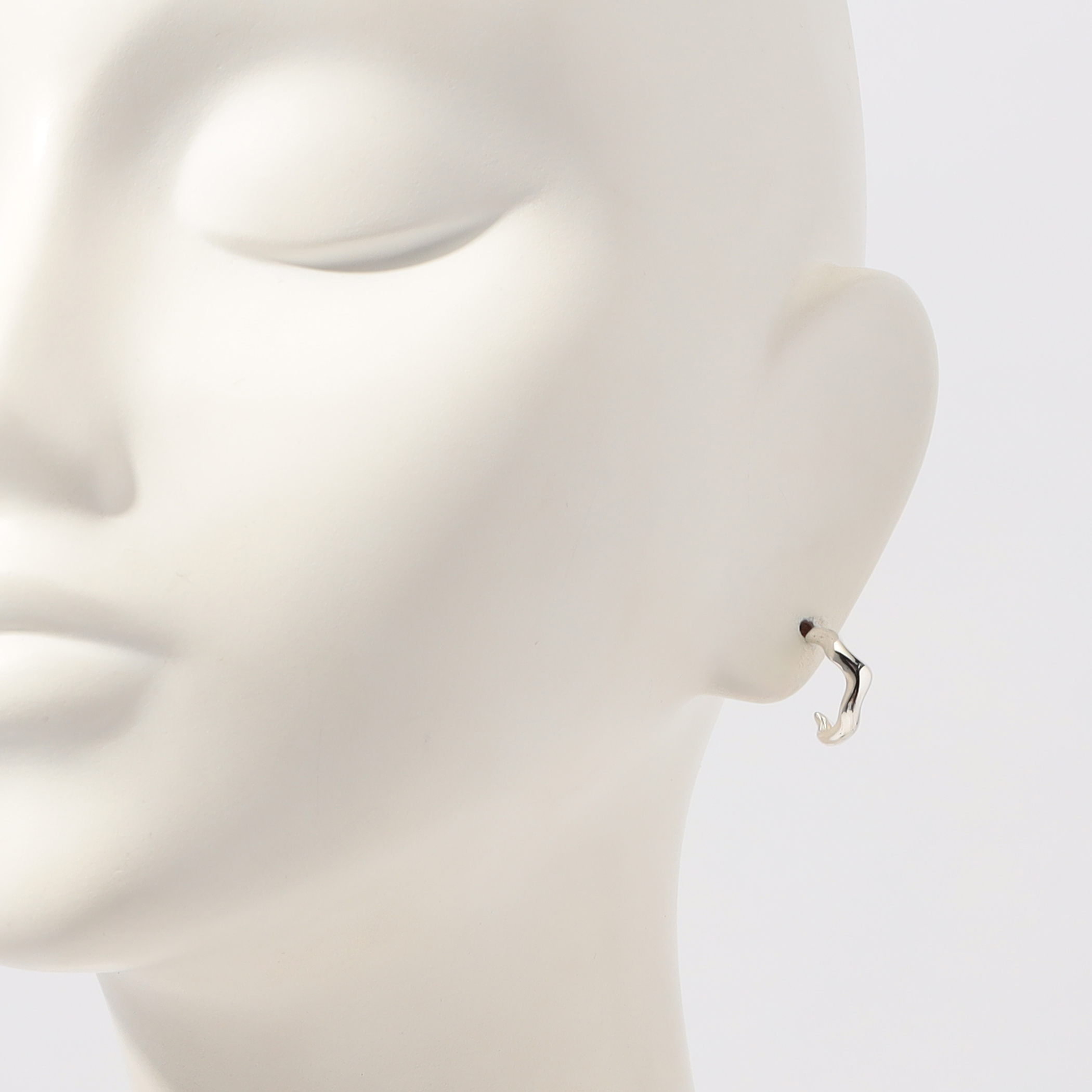 BAR Jewellery SMALL SCRIBBLE ピアス｜トゥモローランド 公式通販