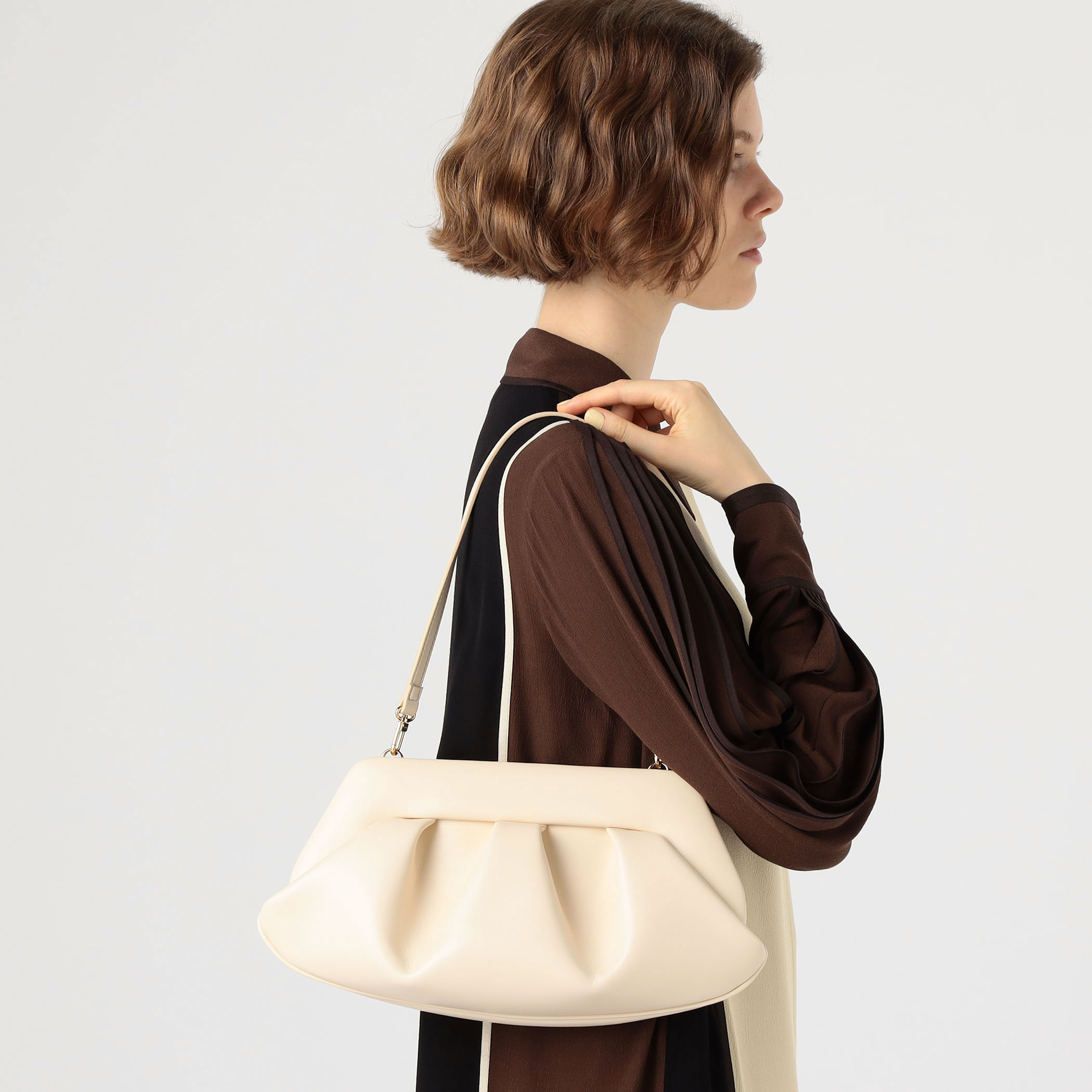 THE MOIRe EMERA CLUTCH バッグ｜トゥモローランド 公式通販