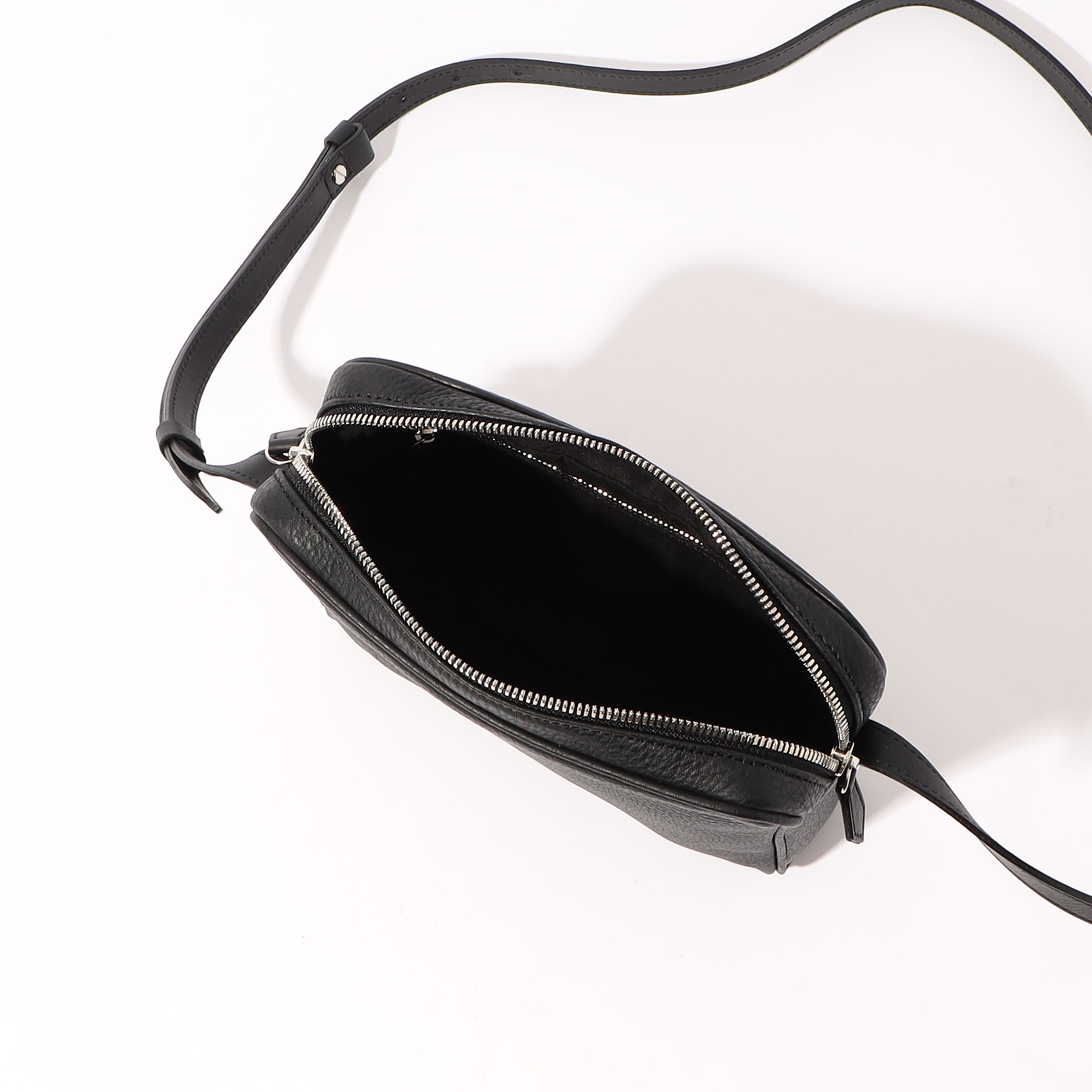 TOMORROWLAND シュリンクレザー ショルダーバッグ 保存袋付き TOMORROWLAND シュリンクレザー ショルダーバッグ 保存袋付き