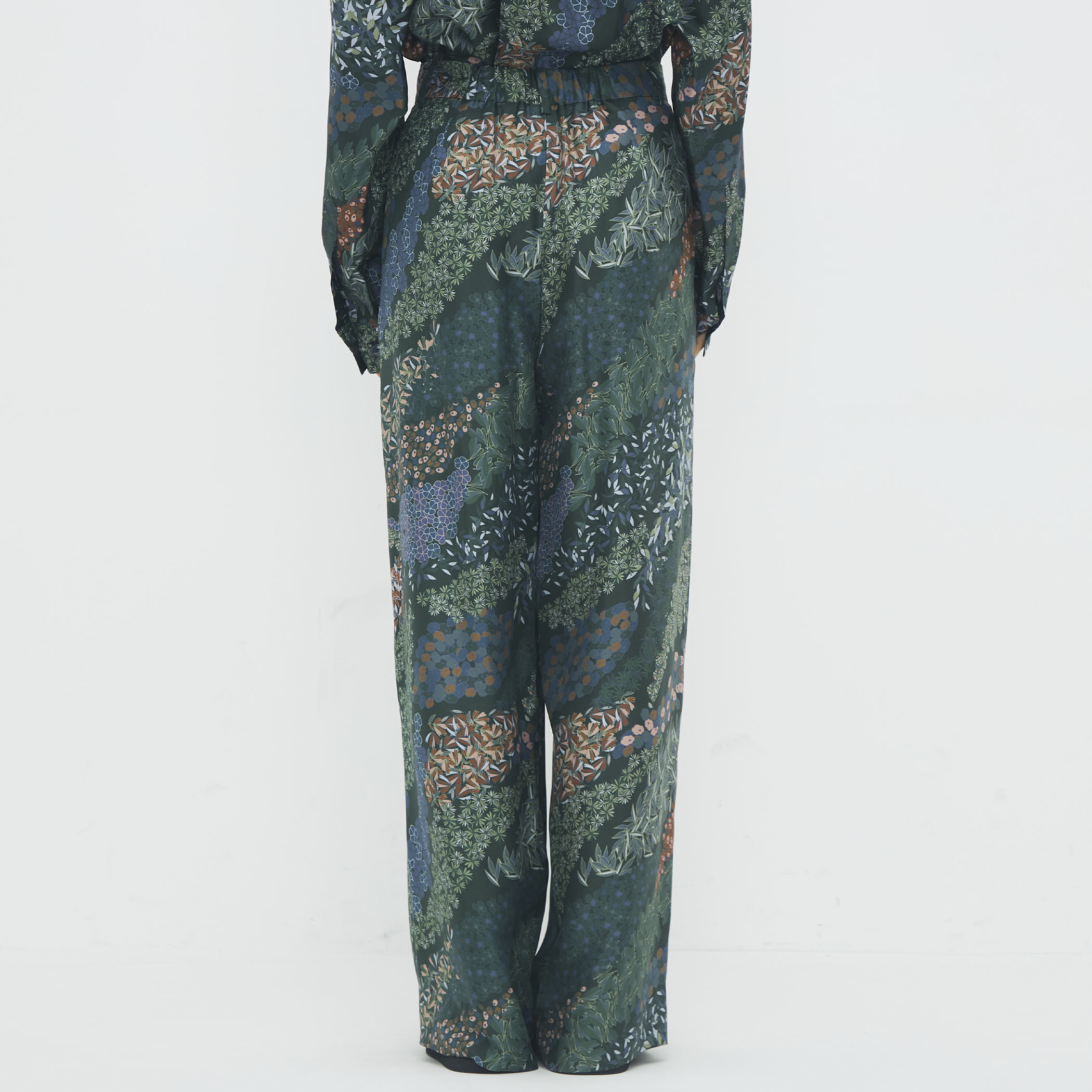 シルクツイル FLOWER RIVERプリント 2タックワイドパンツ