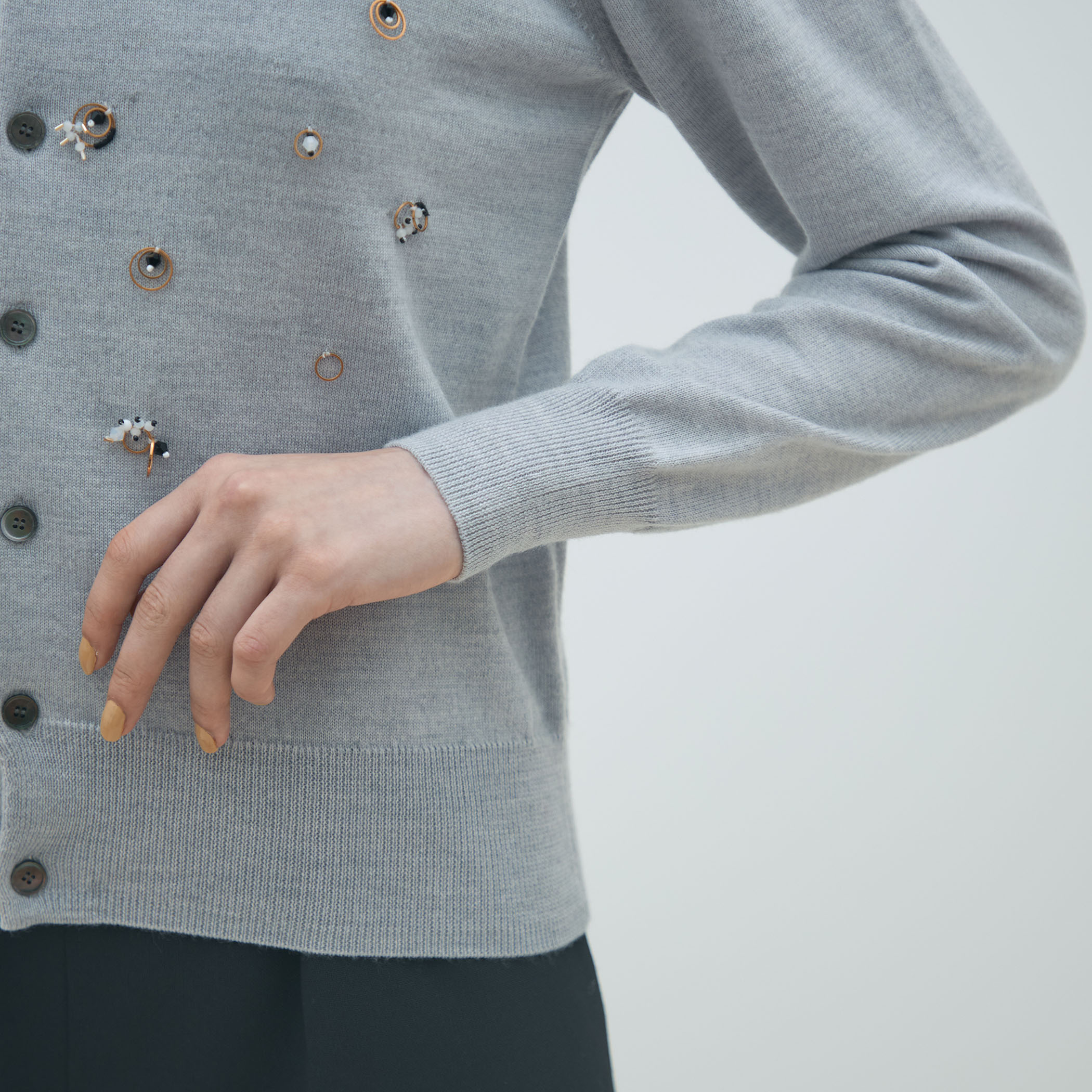 ウールビジュー クルーネックカーディガン｜トゥモローランド 公式通販