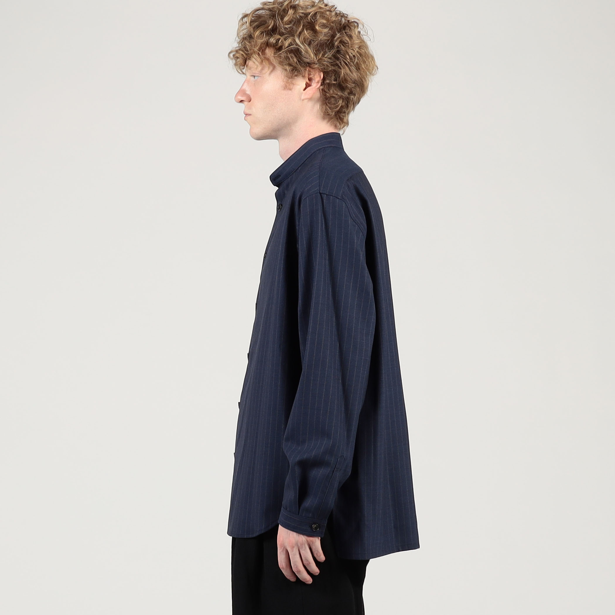 別注】The CLASIK MINIMAL COLLARLESS SHIRT｜トゥモローランド 公式サイト