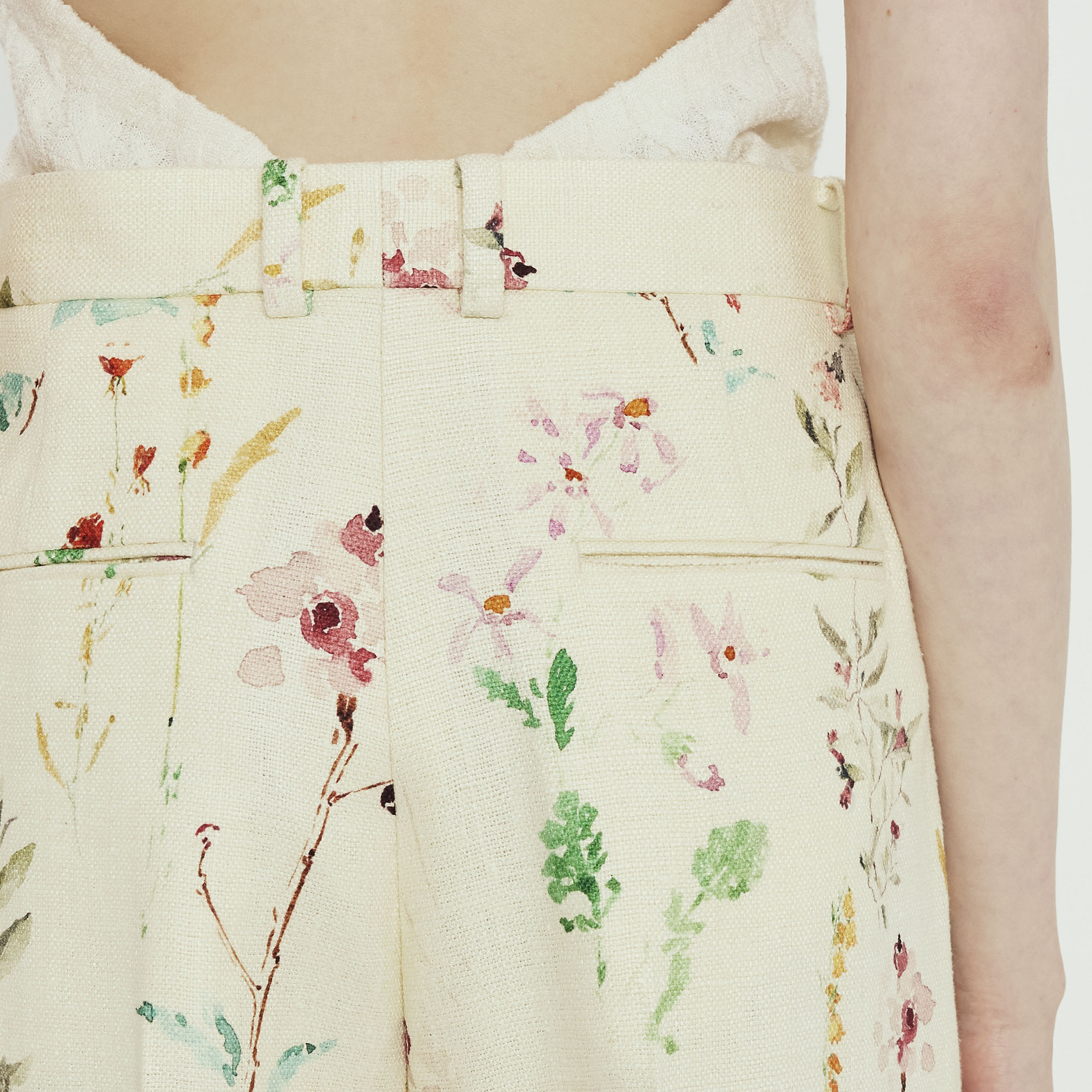 シルク フラワープリント 1タックワイドパンツ｜トゥモローランド 公式通販