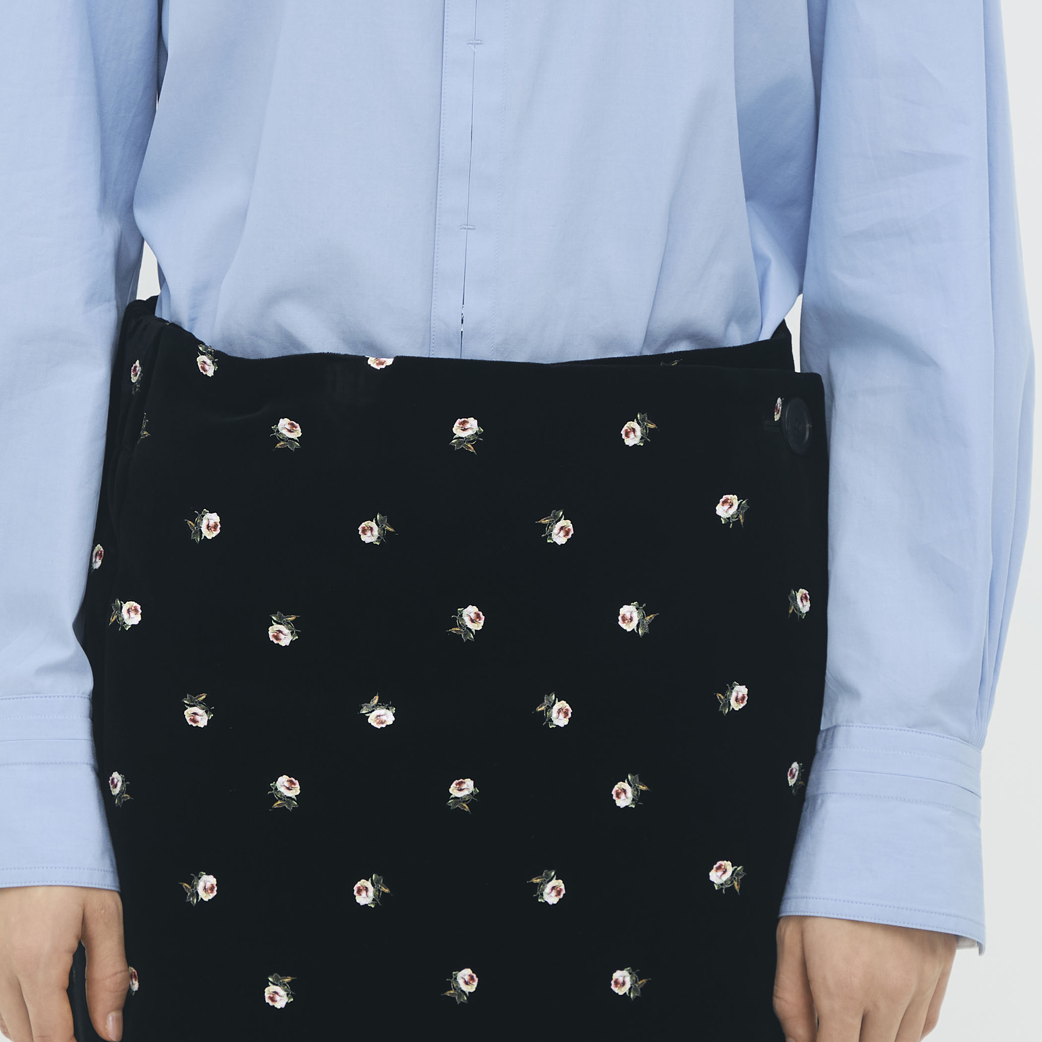 ベロア PETIT ROSEプリントミニスカート｜トゥモローランド 公式通販