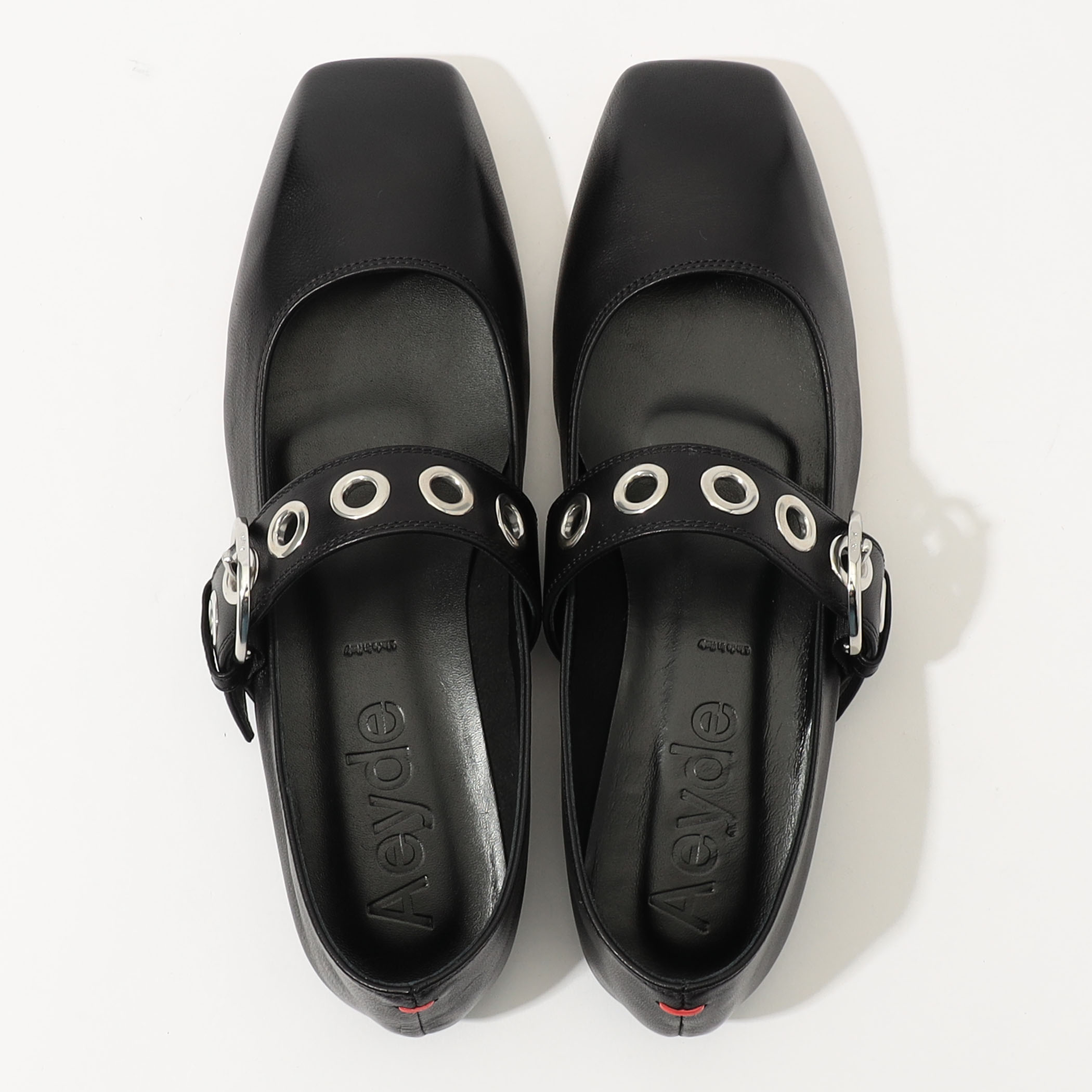Aeyde UMA EYELET フラットシューズ｜トゥモローランド 公式通販