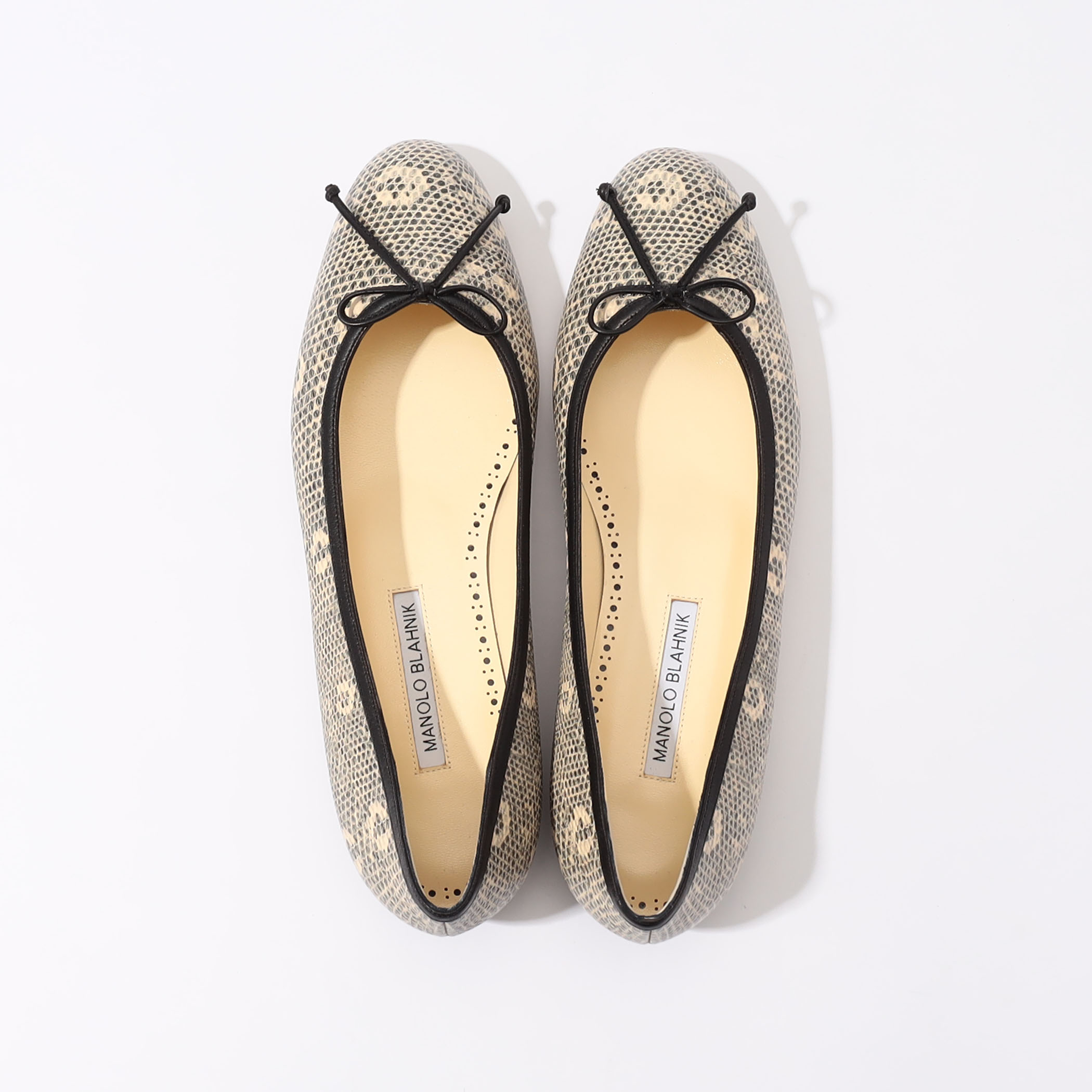 MANOLO BLAHNIK VERALLIM フラットバレエシューズ｜トゥモローランド