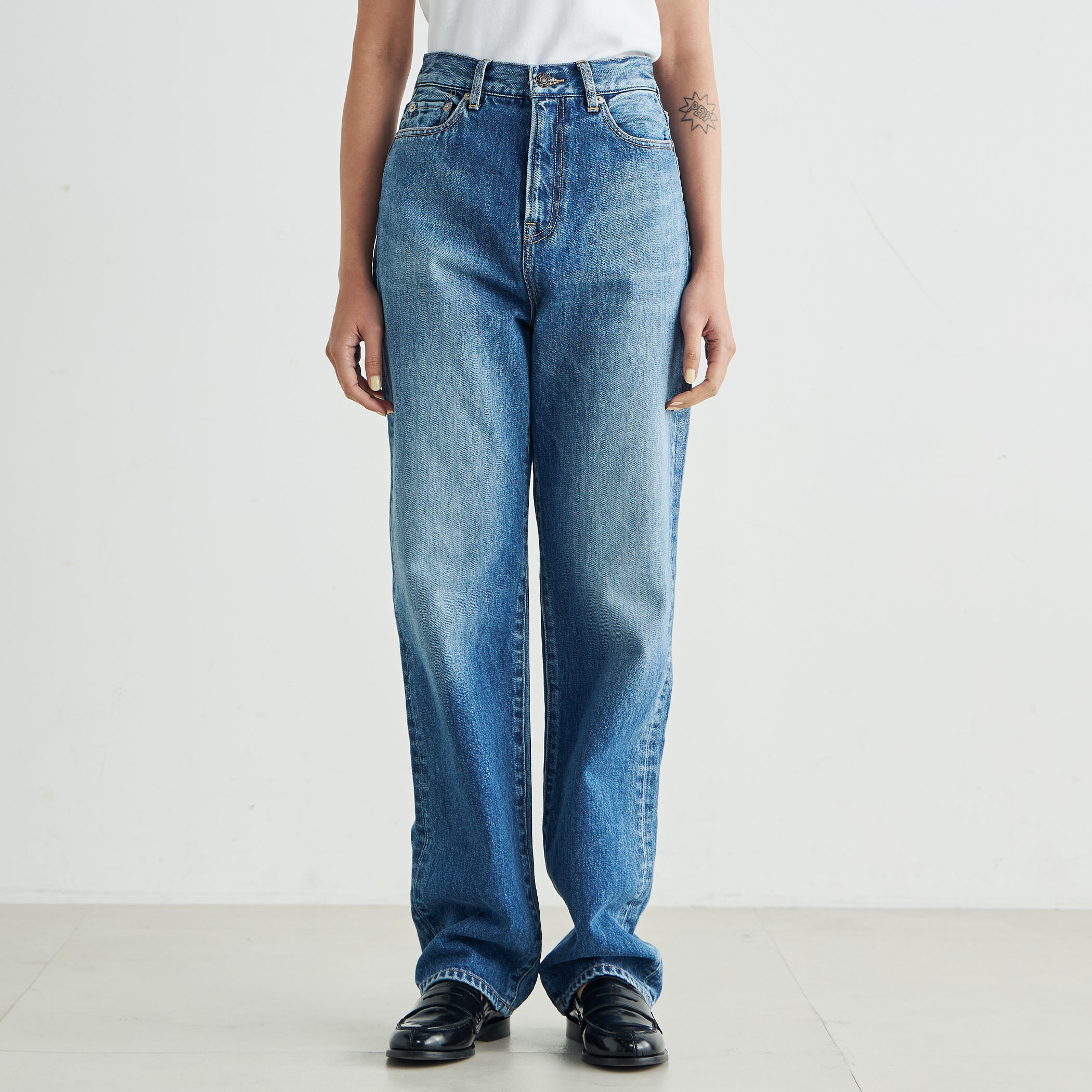 エッセンシャルデニム ストレートパンツ｜トゥモローランド 公式通販