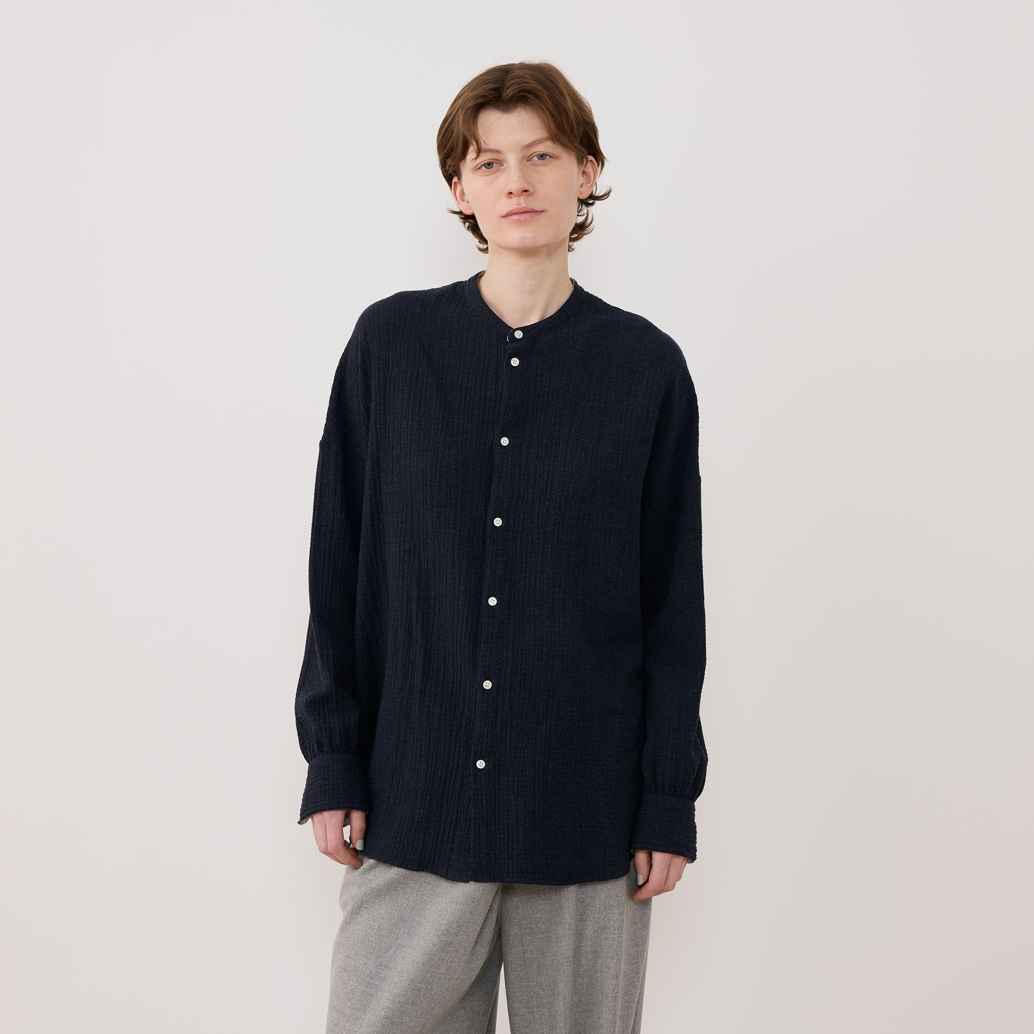 エアリーサッカー スタンドカラーロングシャツ｜トゥモローランド 公式通販