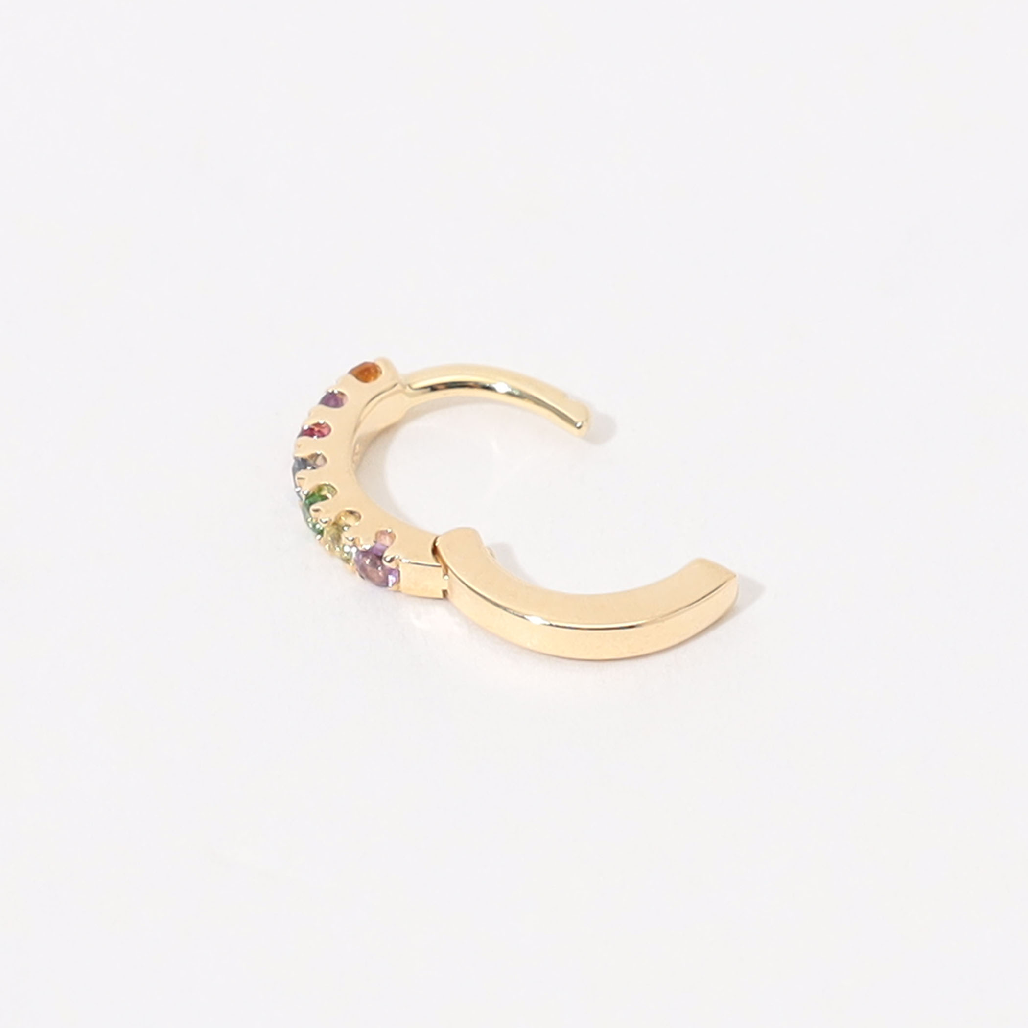 Otiumberg. Small Rainbow Huggie 片耳ピアス｜トゥモローランド 公式