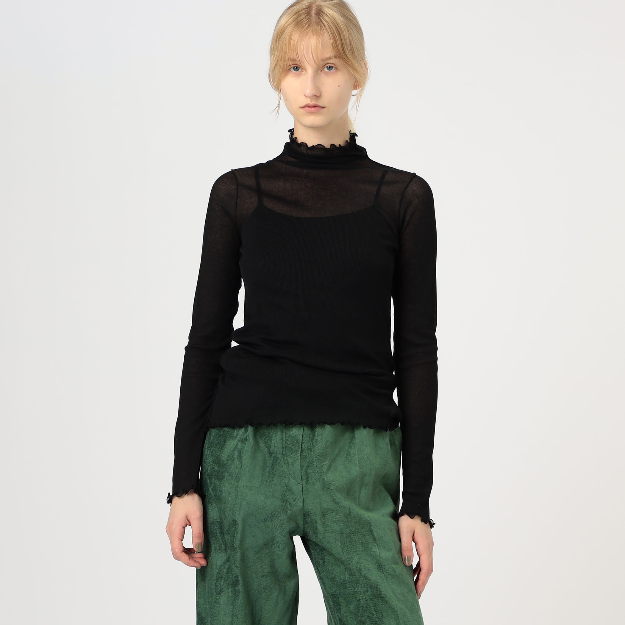 HAKUJI タートルネックプルオーバー ブラック HAKUJI シアーリブ タートルネックプルオーバー｜トゥモローランド
