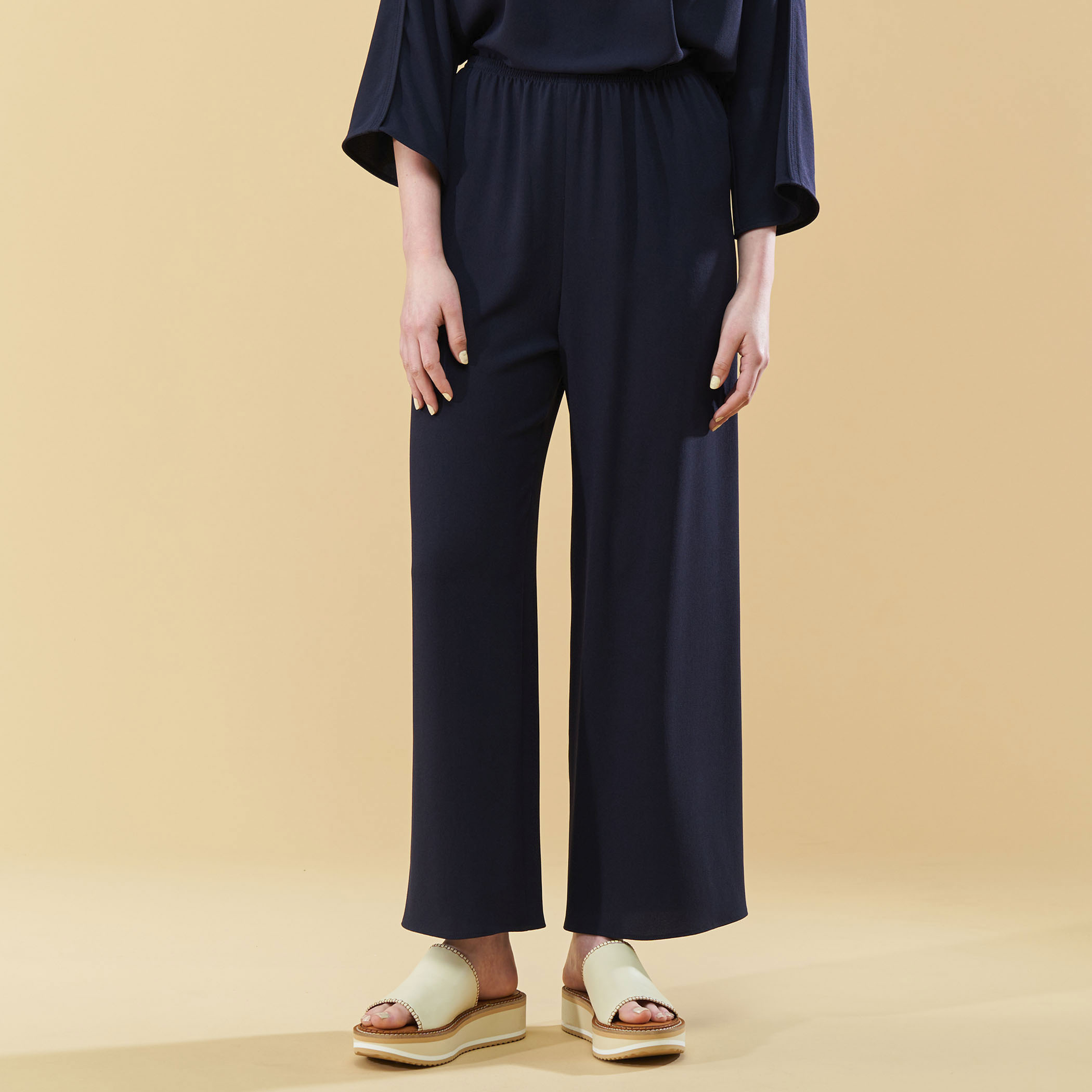 ジャージーライクジョーゼット リラックスパンツ｜トゥモローランド 