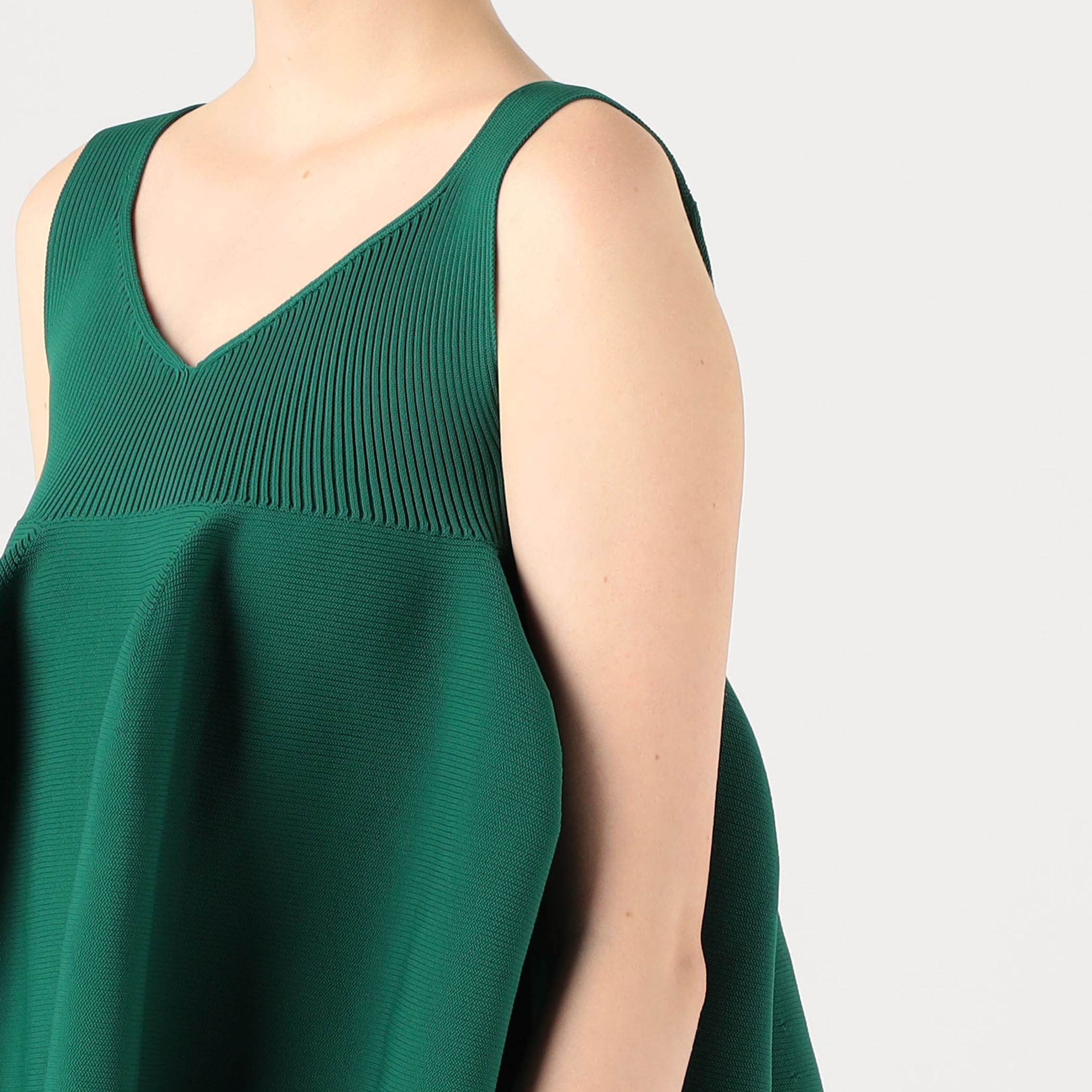 CFCL POTTERY SLEEVELESS BUST FLARE TOP｜トゥモローランド