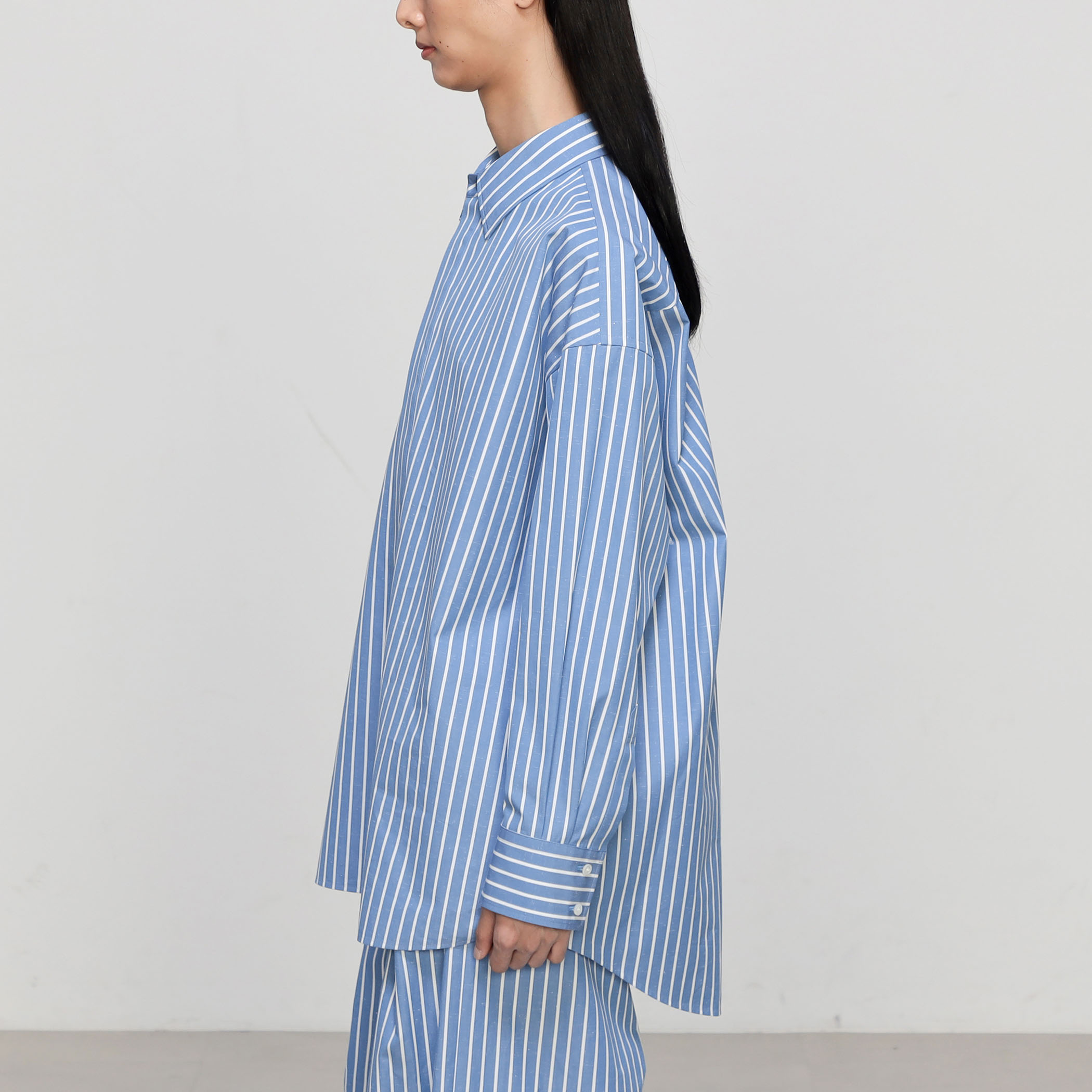 コットン ハイカウントストライプ オーバーシャツ｜トゥモローランド