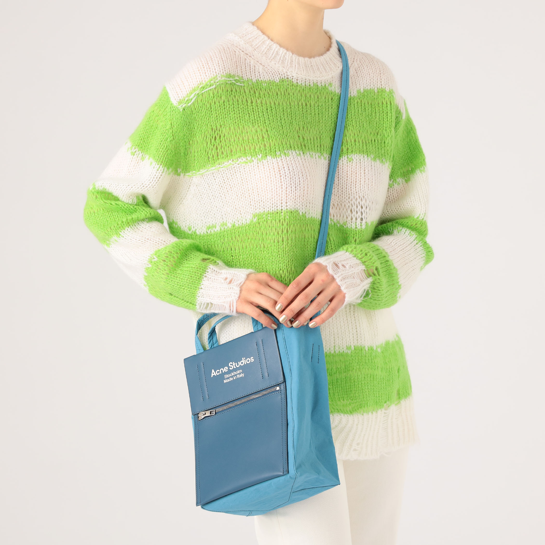 Acne Studios ペーパーナイロントートバッグ｜トゥモローランド 公式通販