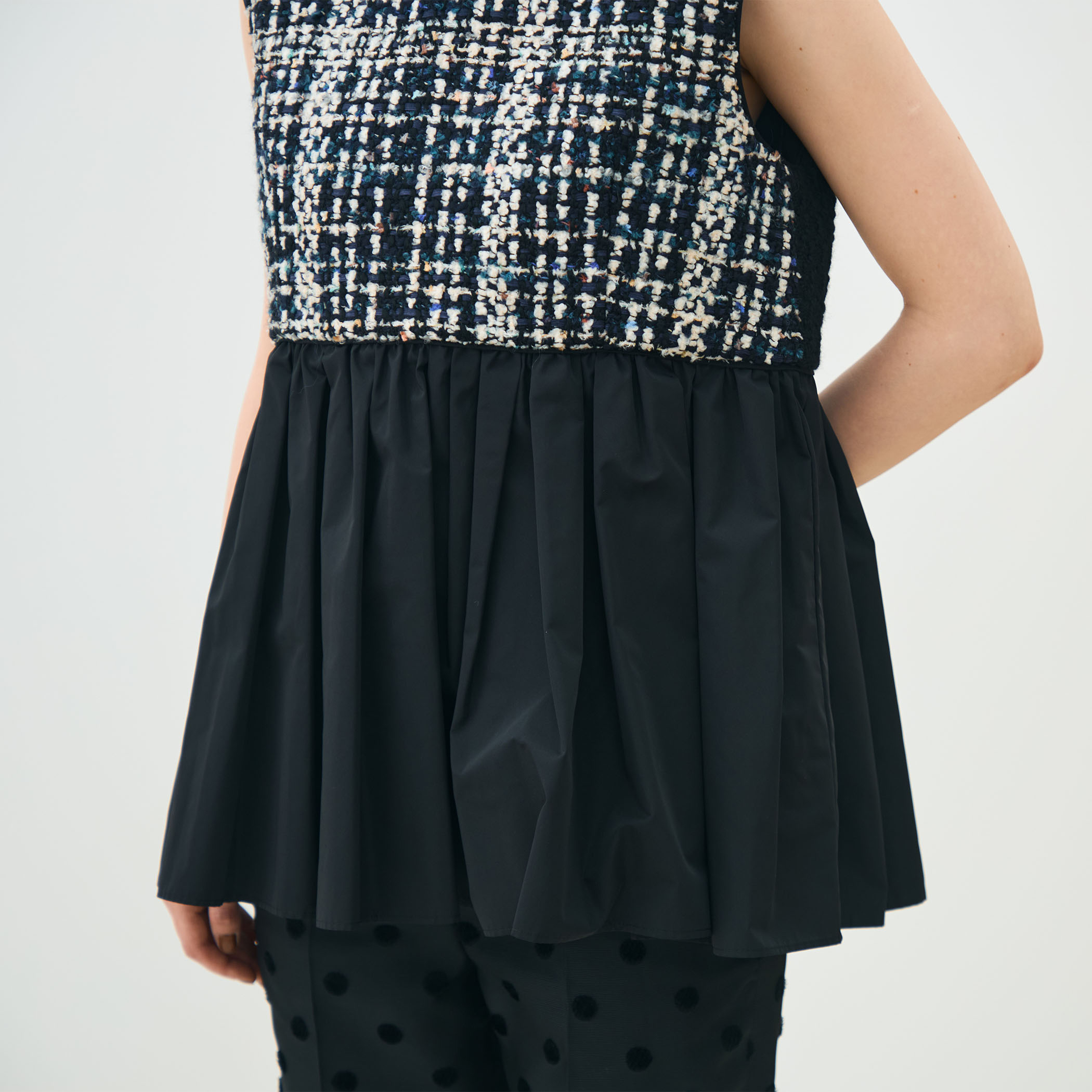 トゥモローランドコレクションファンシージレ ジョーヌラインファンシー クルーネックジレ（ベスト