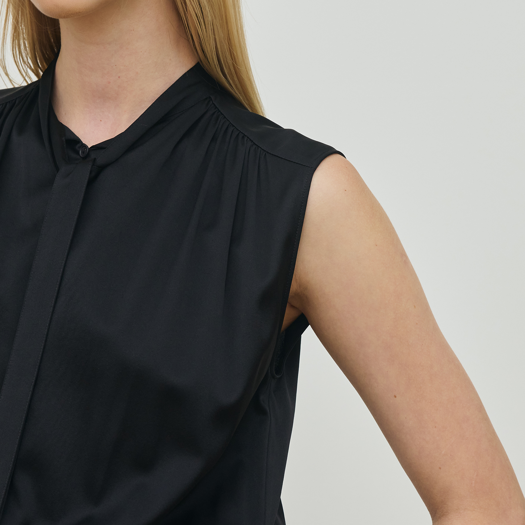 シルクストレッチサテン スモッキングギャザーワンピース