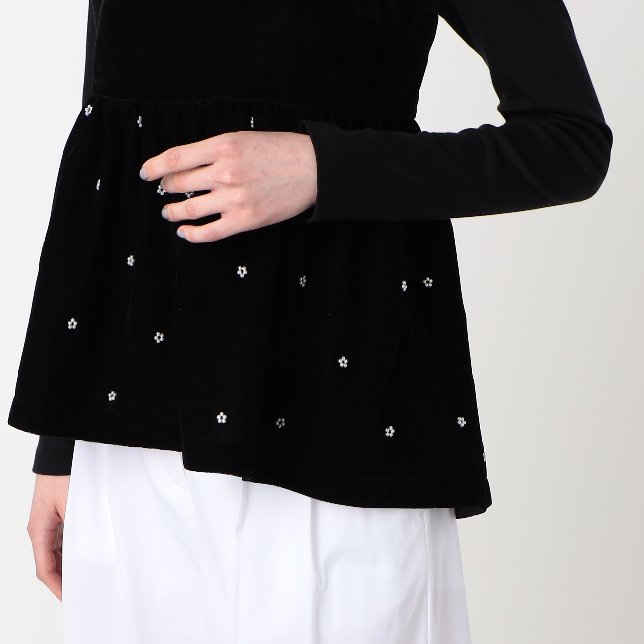 別注】ne Quittez pas BLACK VELBET PEARL トップス｜トゥモローランド