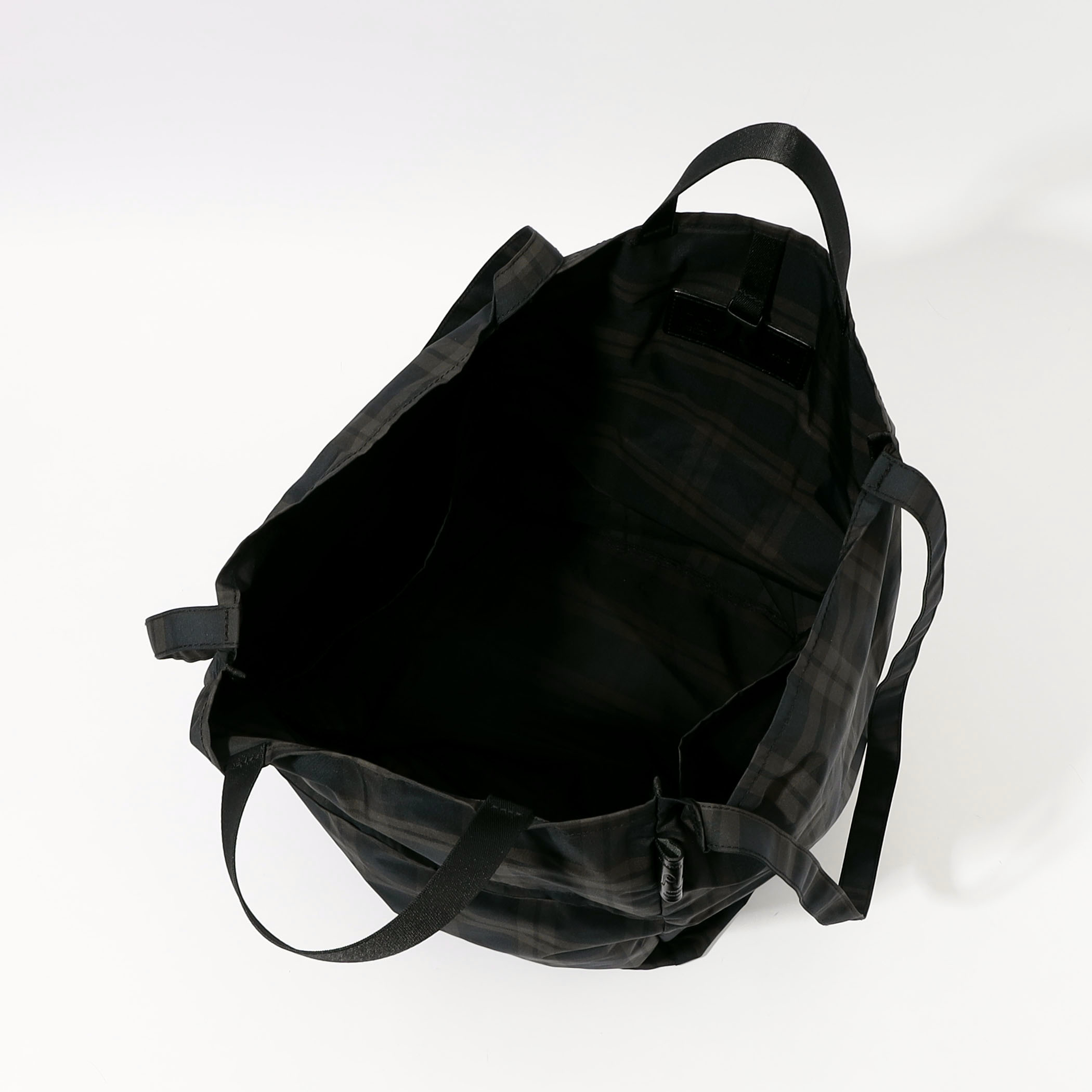 完売✨ユニセックス大容量 【AMIACALVA】vekt 別注マルバッグ ◯ 別注】AMIACALVA Zippy Tote L 2wayバッグ｜トゥモローランド