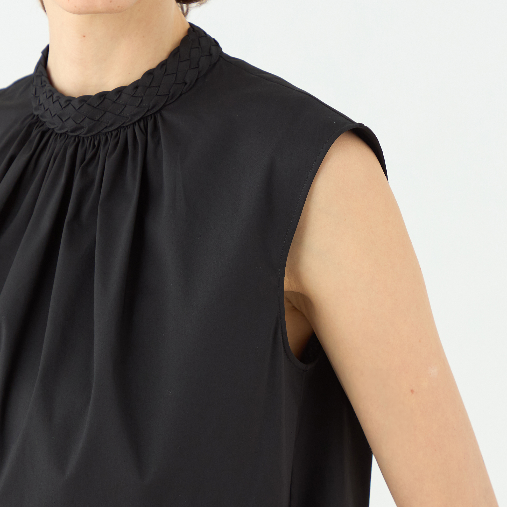 ストレッチブロード ハイネックブラウス｜トゥモローランド 公式通販