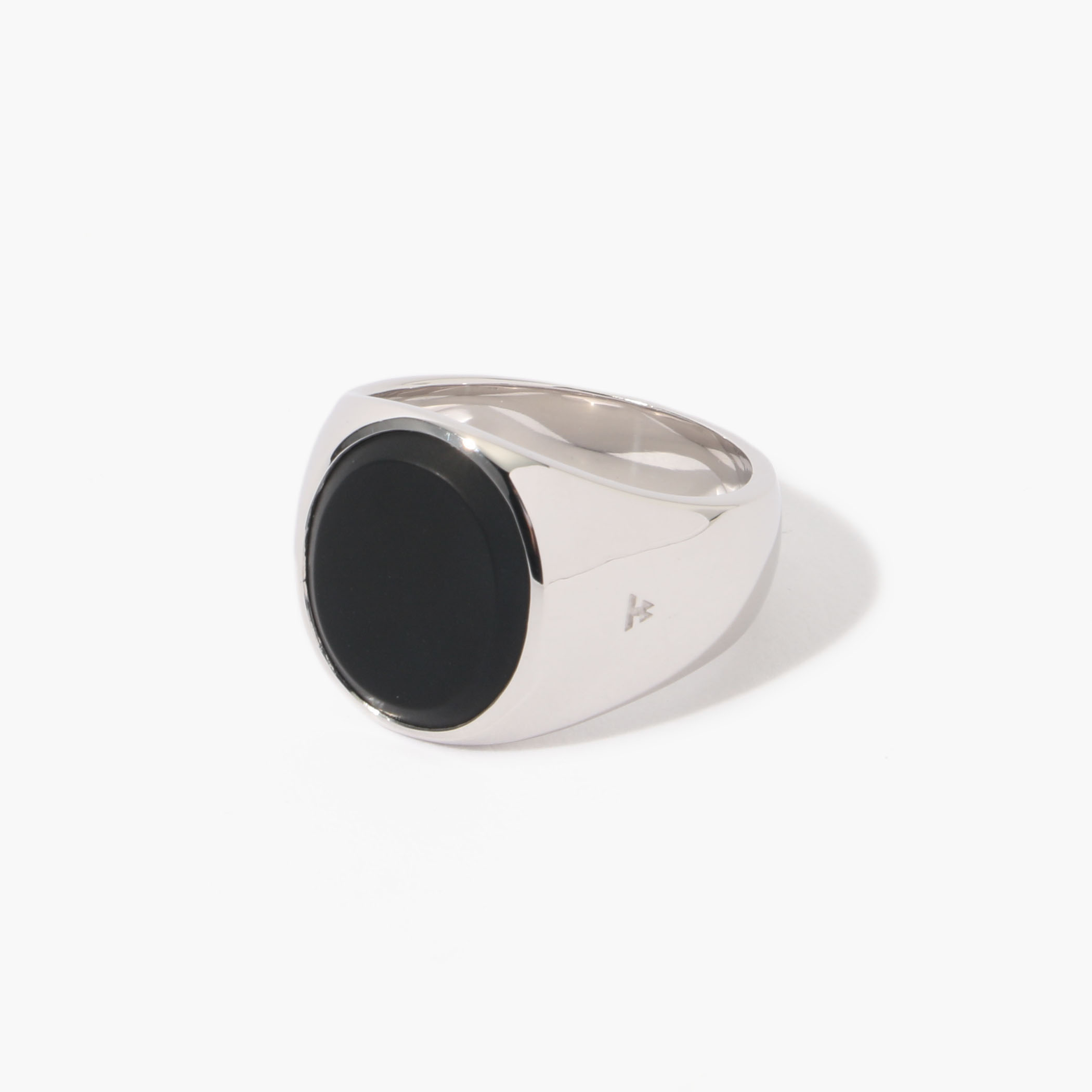 TOM WOOD シルバーリング THE OVAL BLACK ONYX｜トゥモローランド 公式