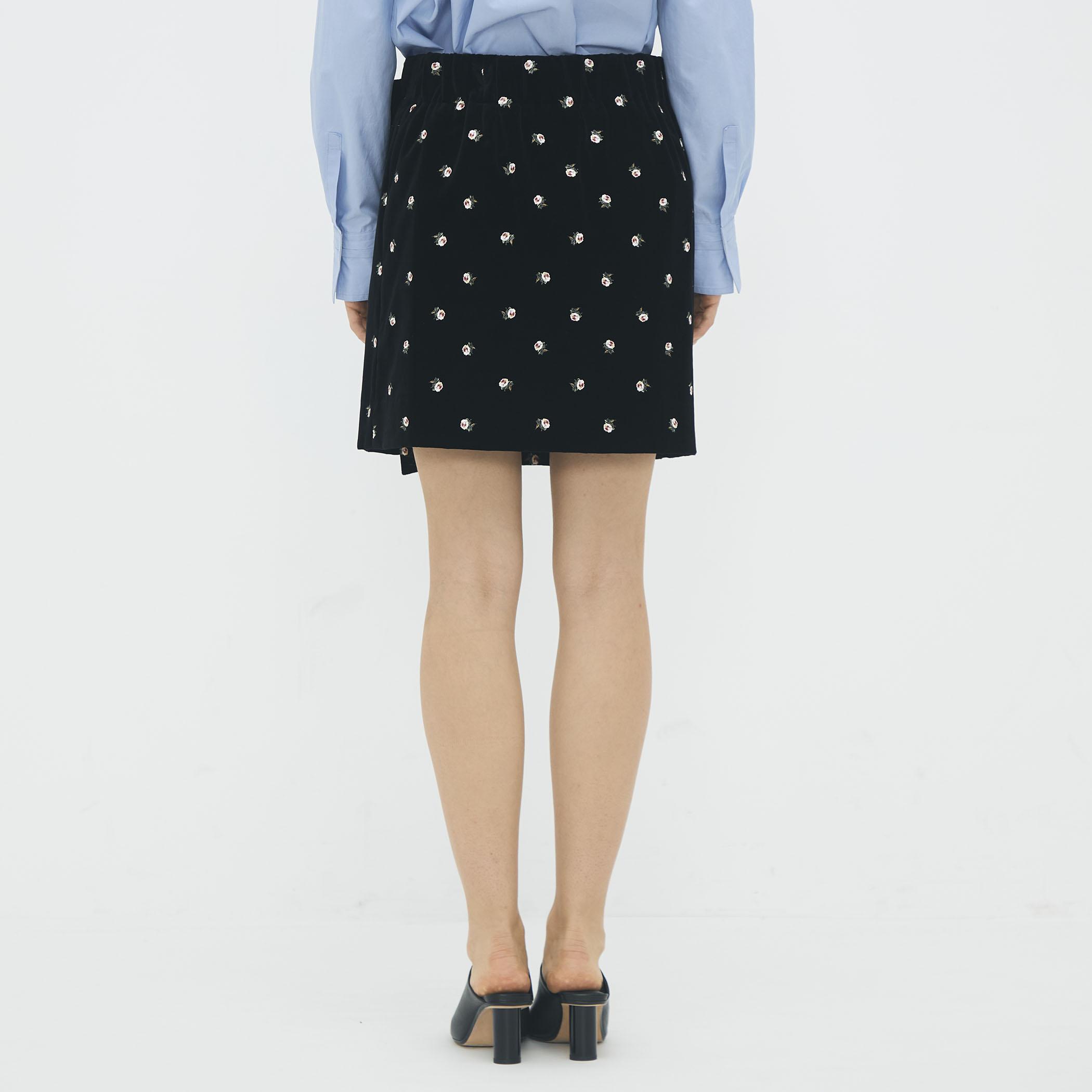 【新品タグ付き】CABaN ベロア PETIT ROSEプリントミニスカート ベロア PETIT ROSEプリントミニスカート｜トゥモローランド 公式通販