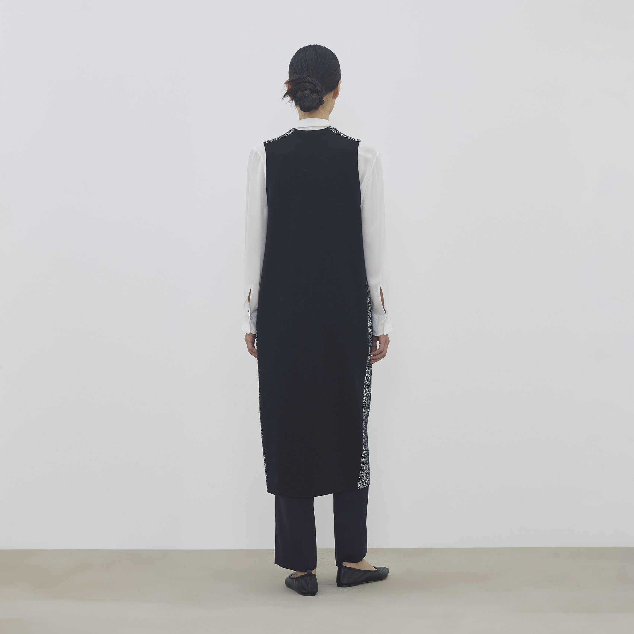 ツートーンジャカード Vネックロングジレ｜トゥモローランド 公式通販