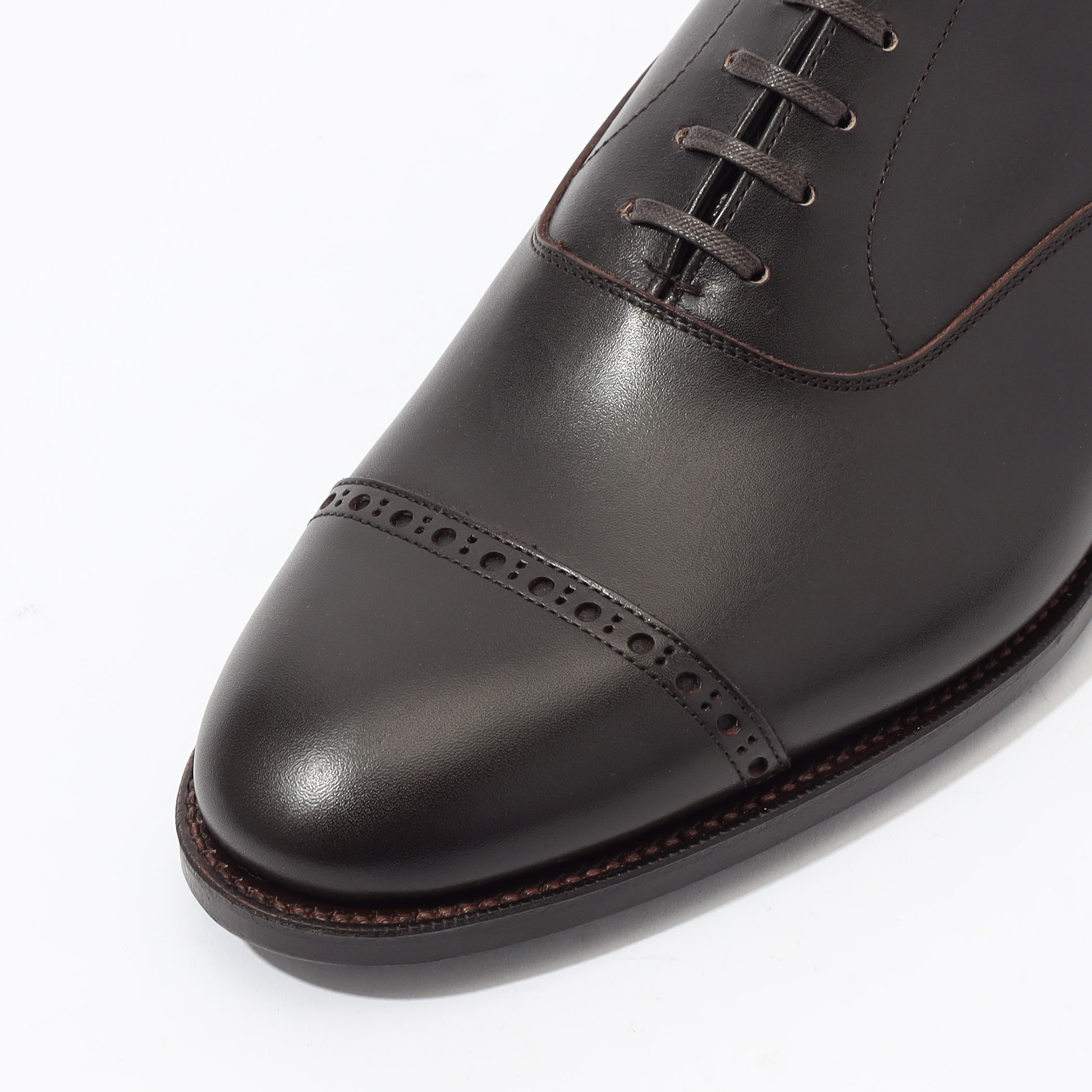 A piece of craftsman パンチドキャップトゥ｜トゥモローランド 公式通販