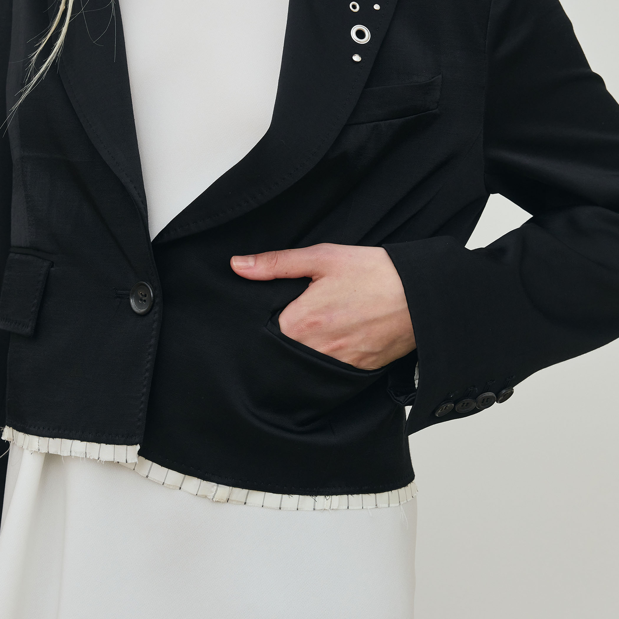 レーヨンサテン クロップドジャケット｜トゥモローランド 公式通販