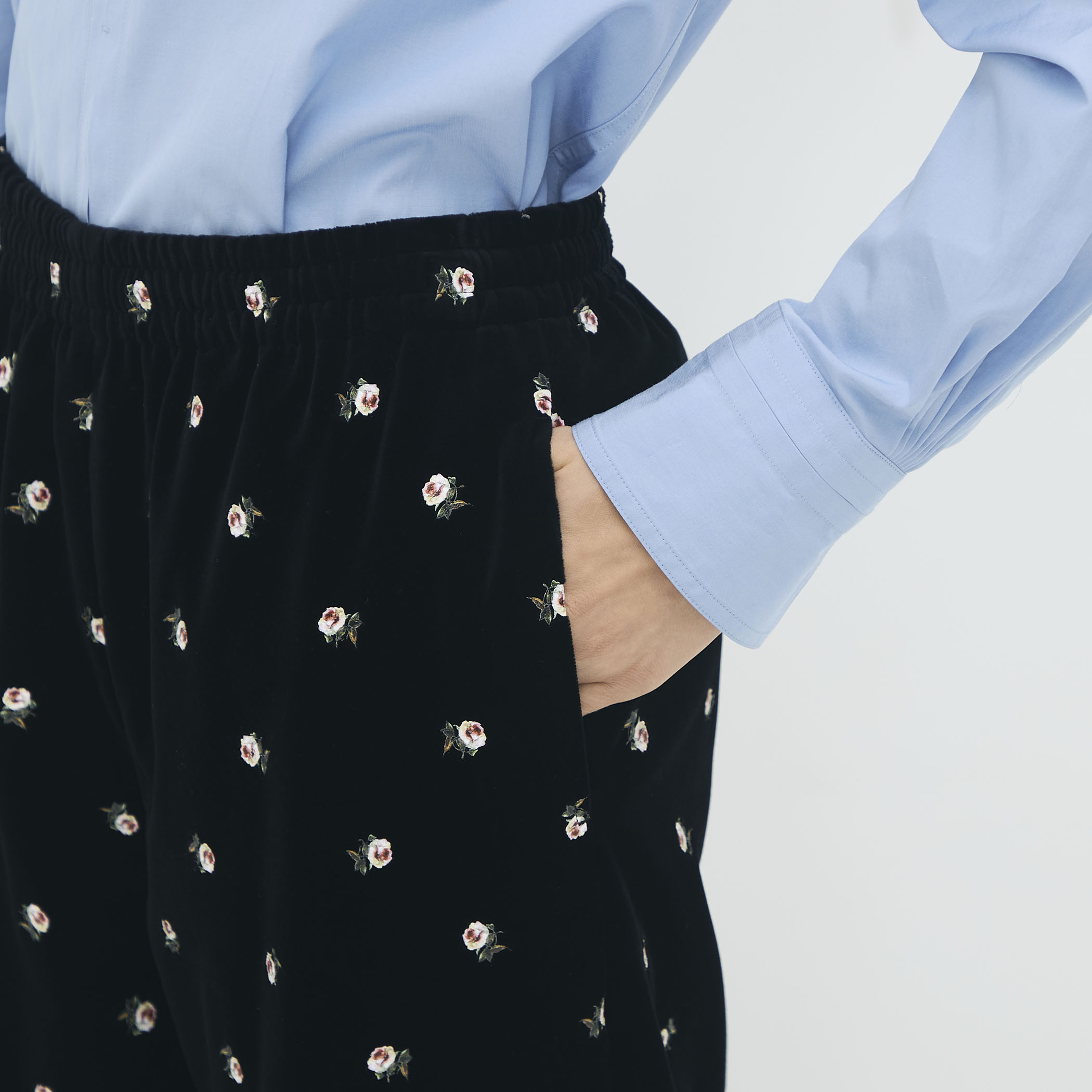 ベロア PETIT ROSEプリントパンツ｜トゥモローランド 公式通販