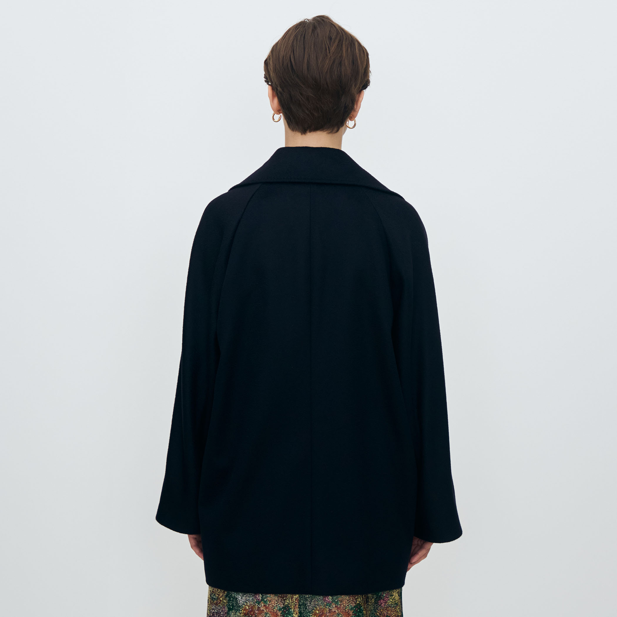 ウェービーカシミヤ ラグランショートコート｜トゥモローランド 公式通販