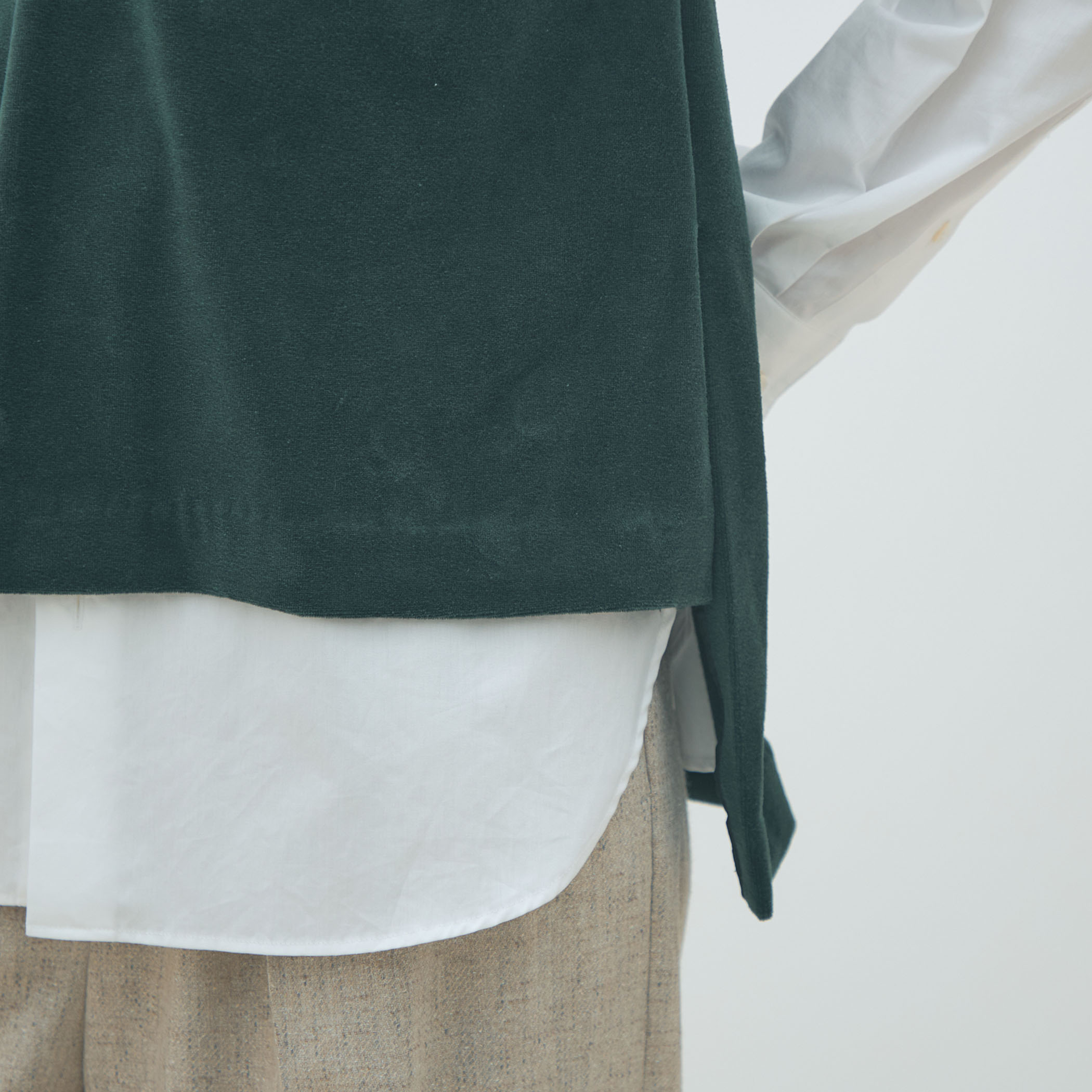 コットンポリエステルベロア Vネックベスト｜トゥモローランド 公式通販