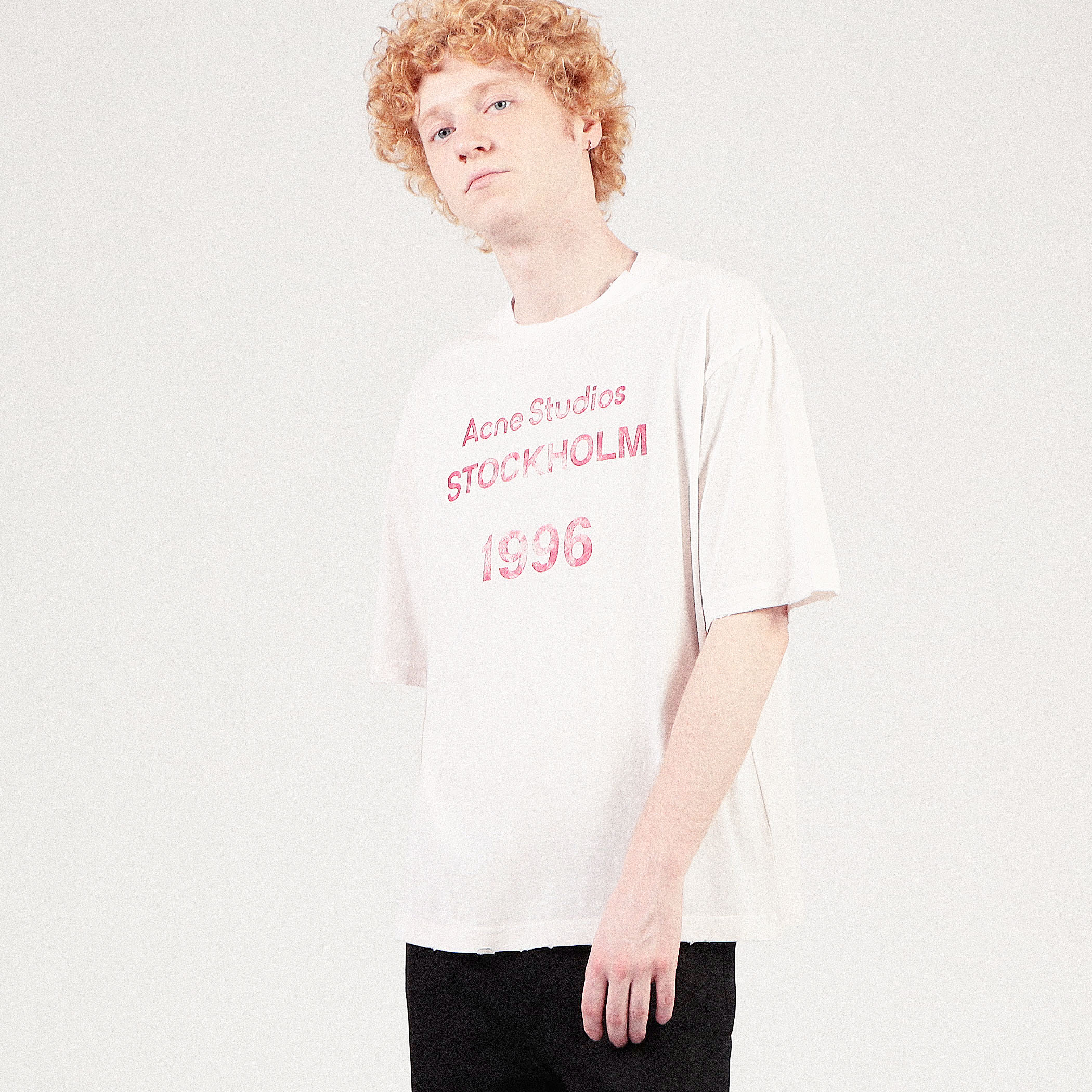 Acne Studios アクネ グラフィティ プリント Tシャツ - 通販 - csa