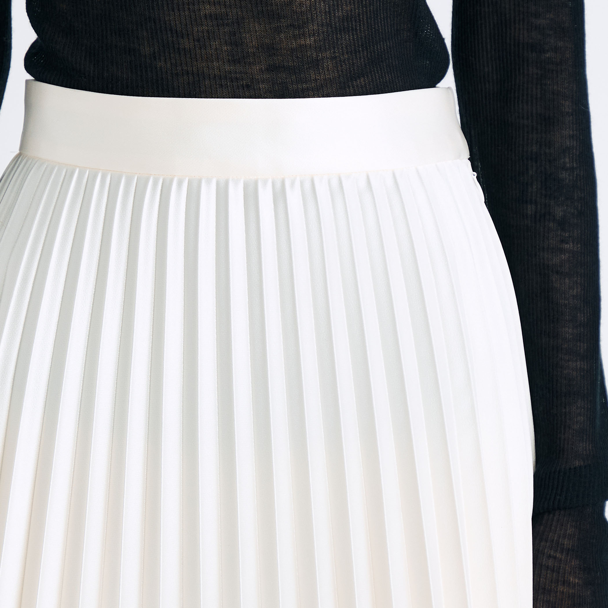 エンボスサテン プリーツスカート｜トゥモローランド 公式通販