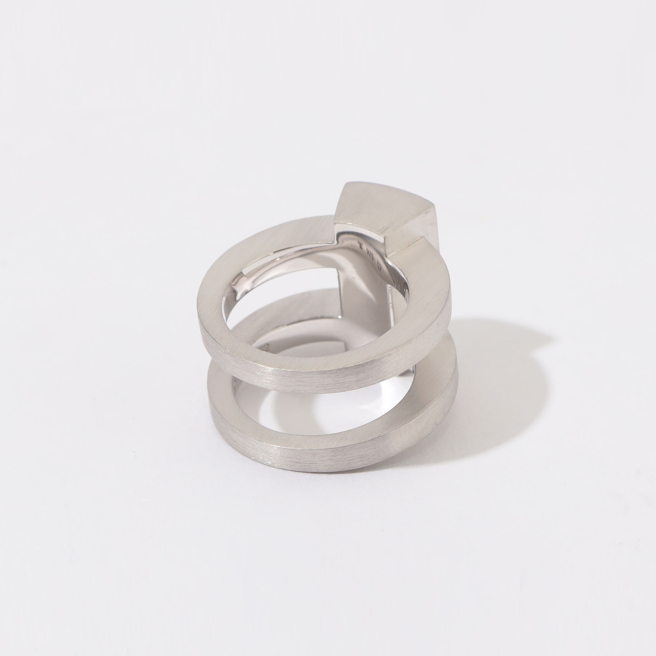 □TOM WOOD Vault Shield Ring リング｜トゥモローランド 公式通販