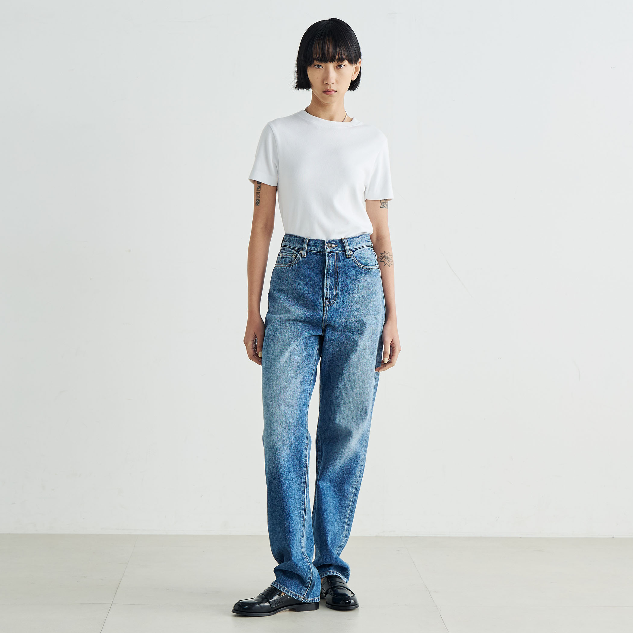 エッセンシャルデニム ストレートパンツ｜トゥモローランド 公式サイト
