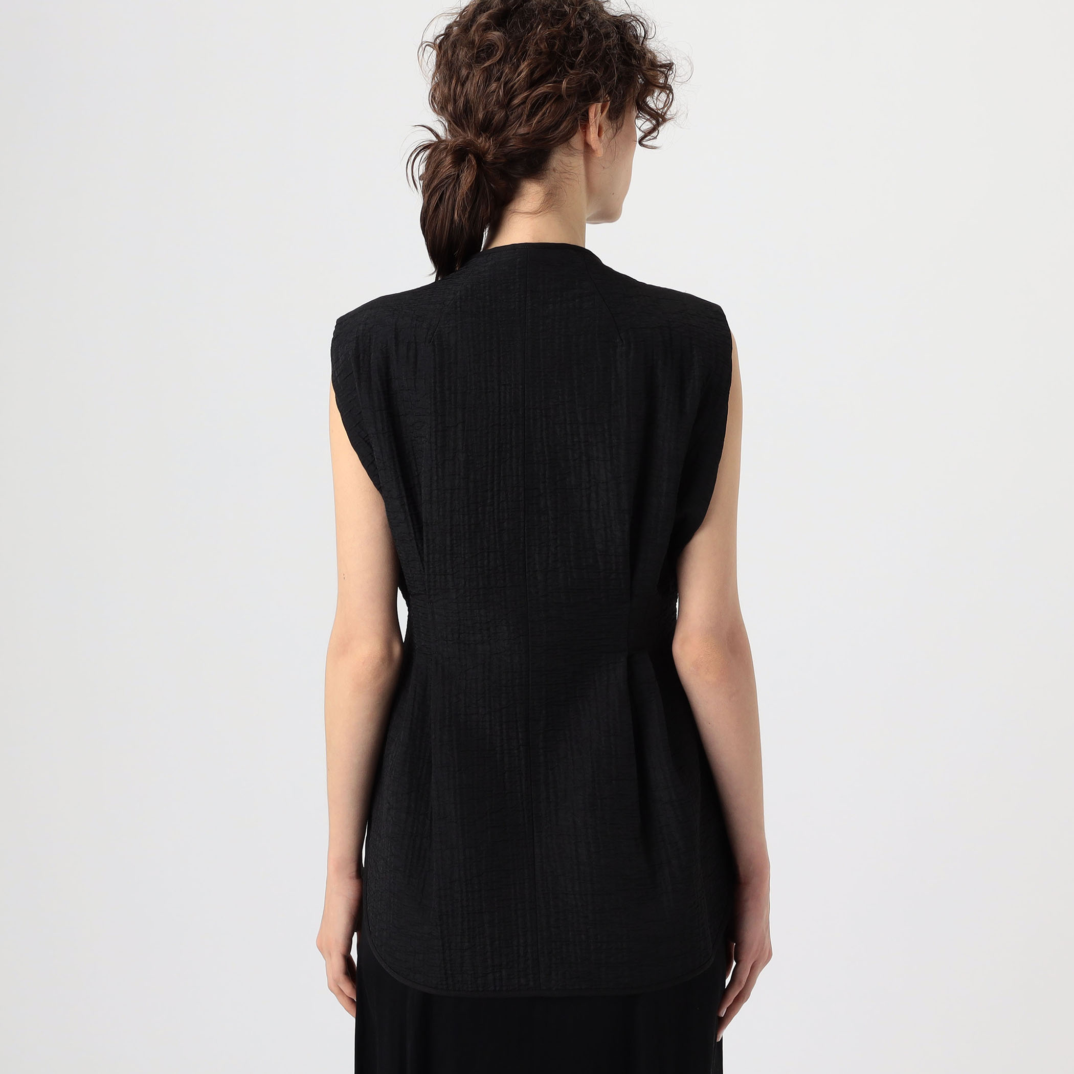 【Mame Kurogouchi】Grain Finish Flap Front Vest Grain Finish Flap Front Vest-グレインフィニッシュフラップ