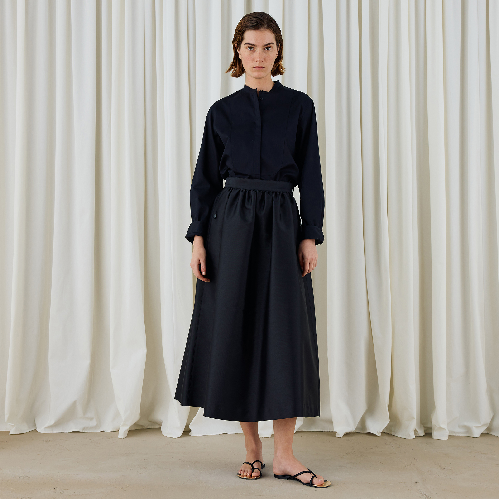 シルクポリエステルツイル ギャザーロングスカート｜トゥモローランド