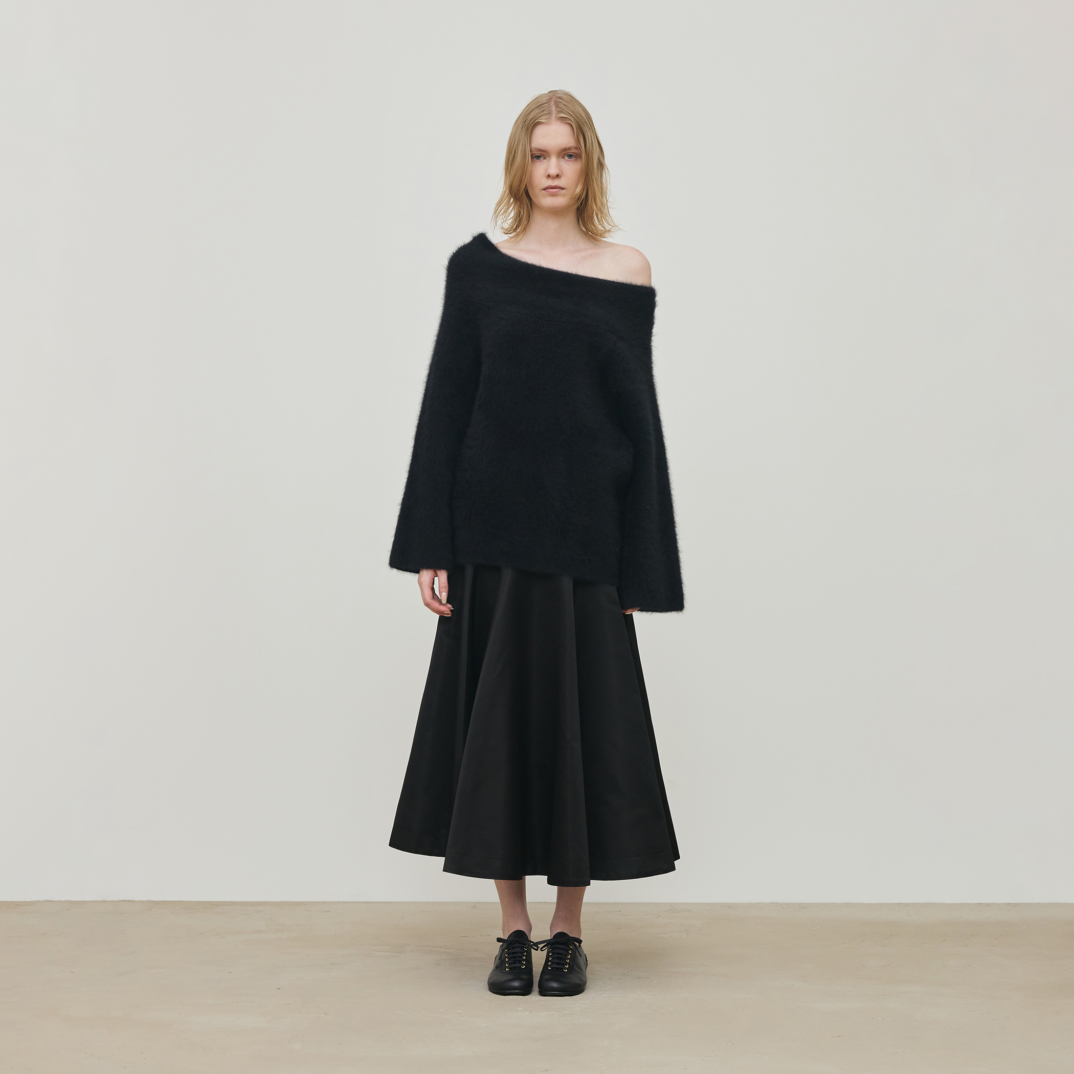 フォックスカシミヤ オフショルダープルオーバー｜トゥモローランド