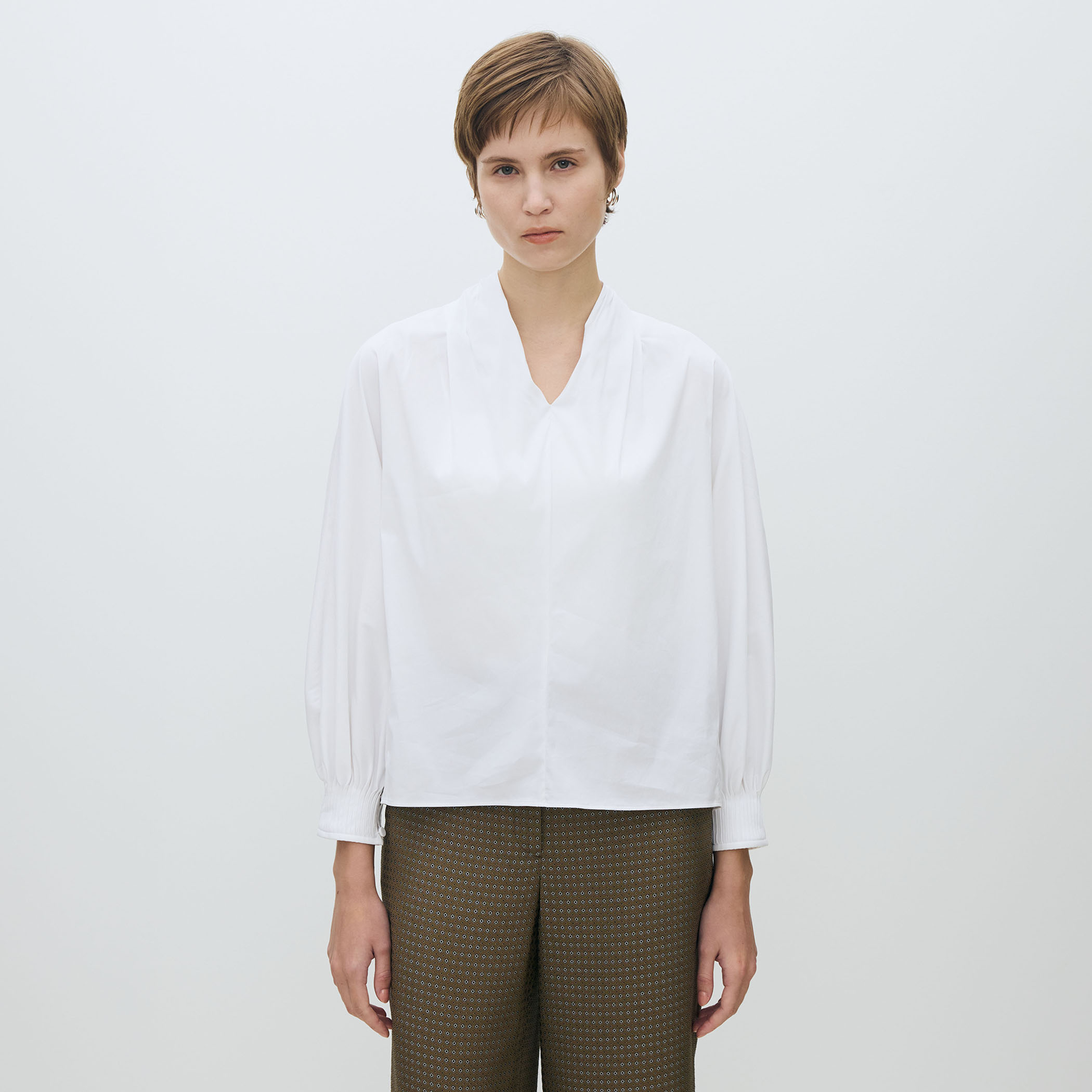 ストレッチブロード ドルマンパフブラウス｜トゥモローランド 公式通販