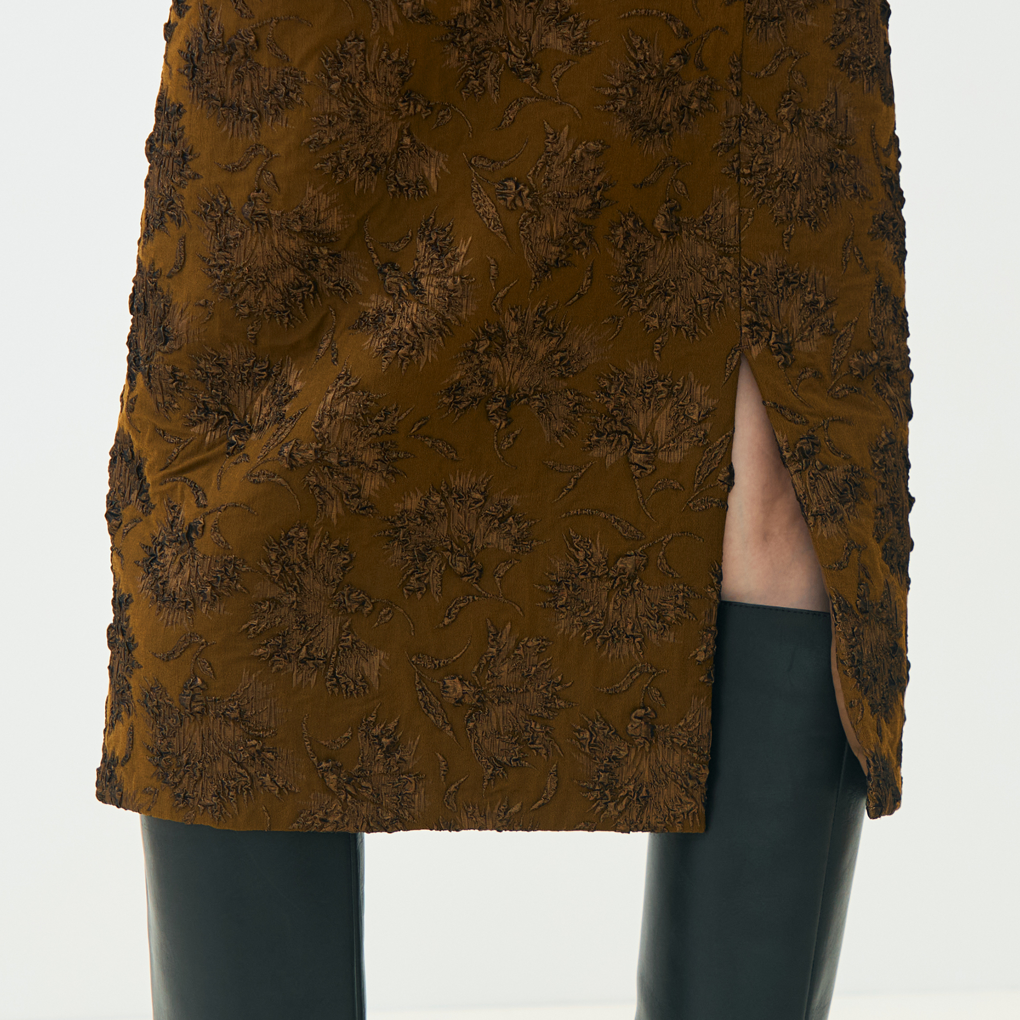 フローラビーストレッチ タイトストレートスカート｜トゥモローランド