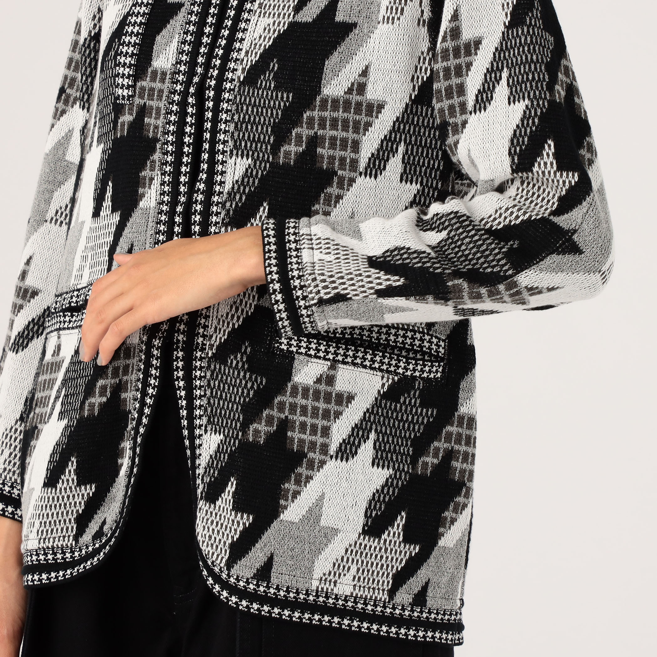 新品タグ付き♪マメ Houndstooth Knitted Jacket-