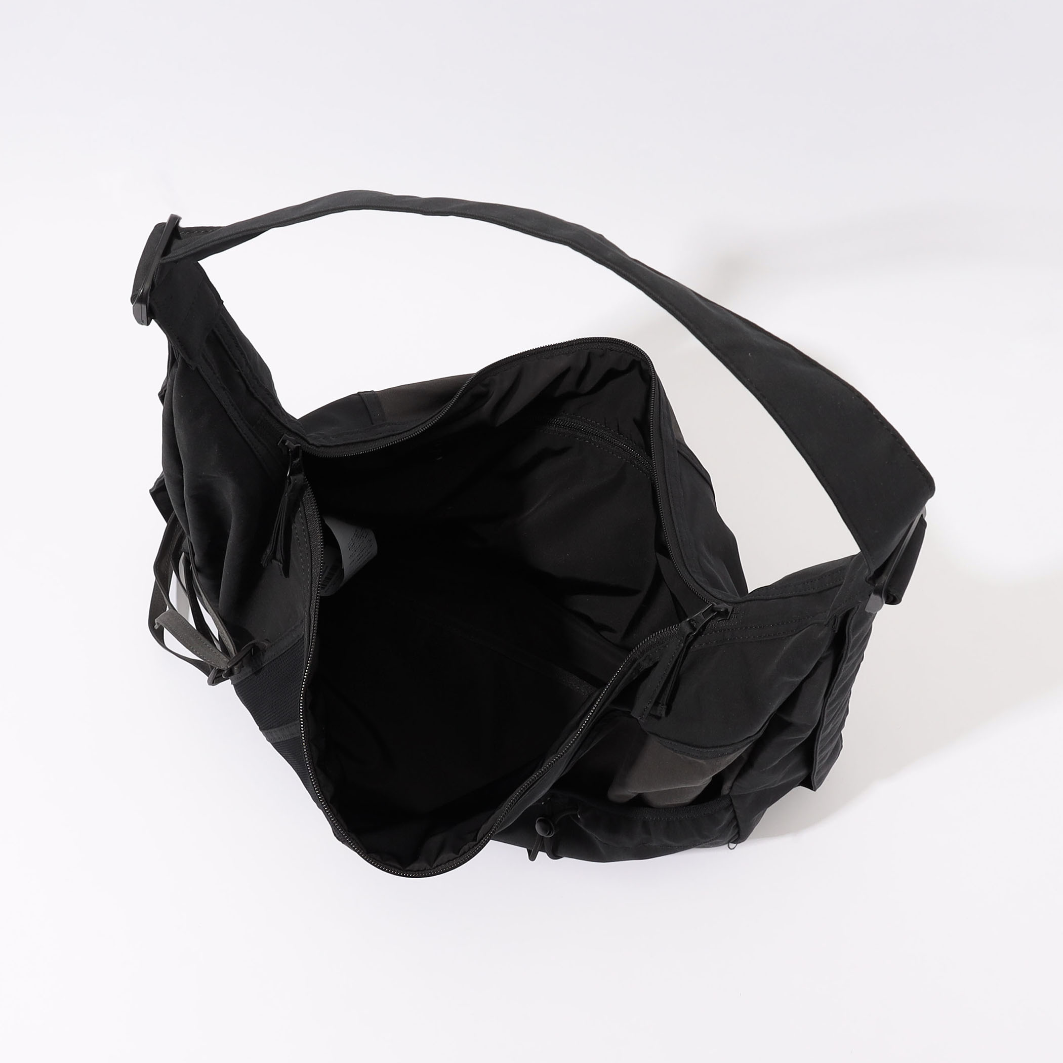 SAN SAN GEAR CROSS BODY BAG｜トゥモローランド 公式通販