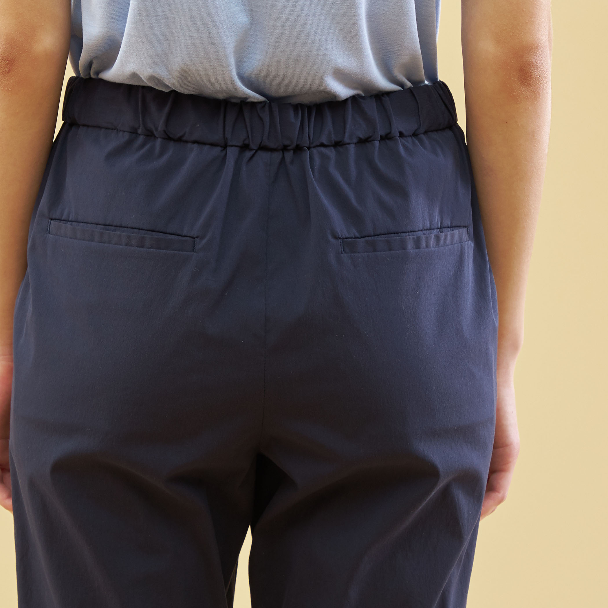 コットンストレッチブロード タックテーパードパンツ