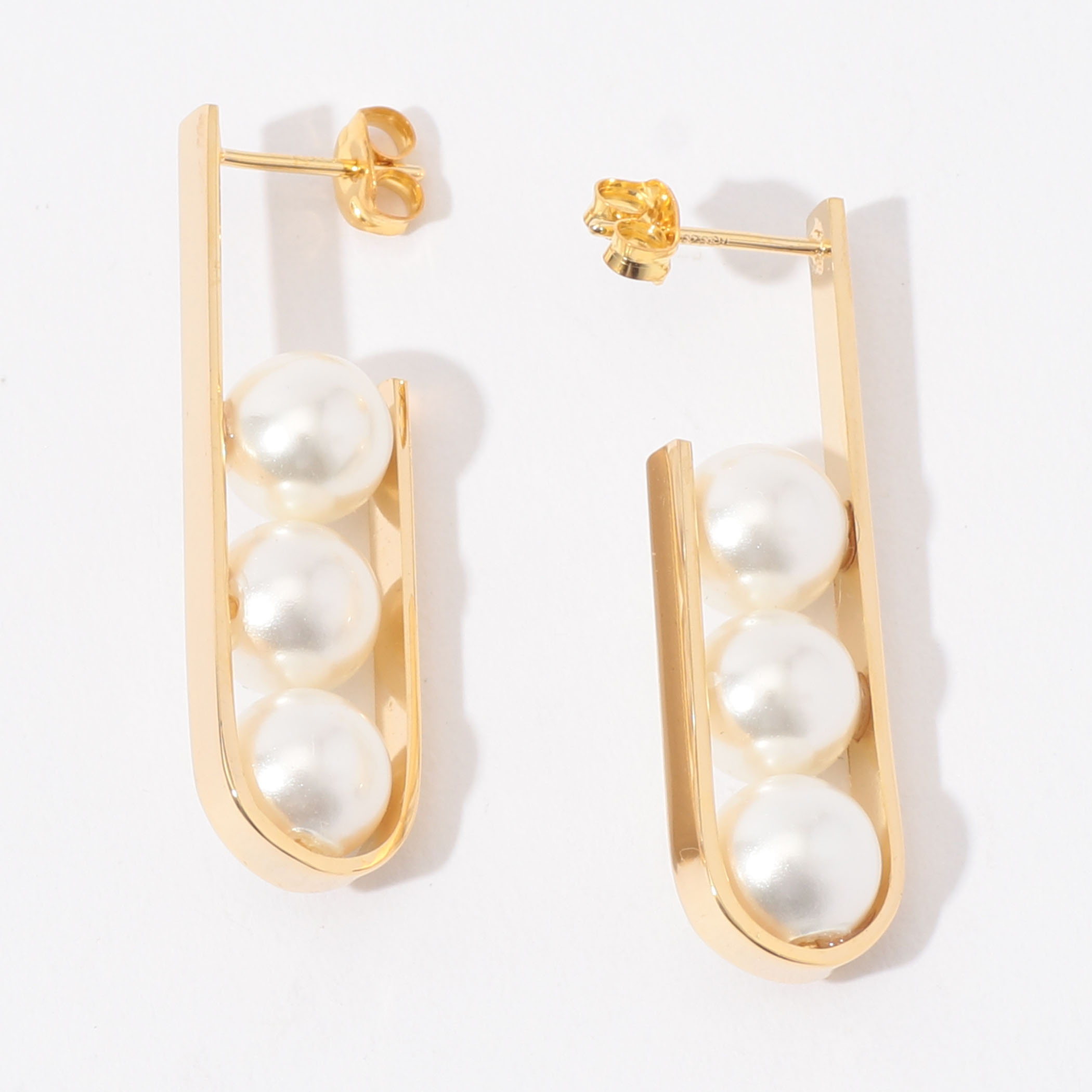 ヤヌカ januka×TOMORROWLAND 3シェルパールピアス 別注】januka×TOMORROWLAND 3シェルパールピアス