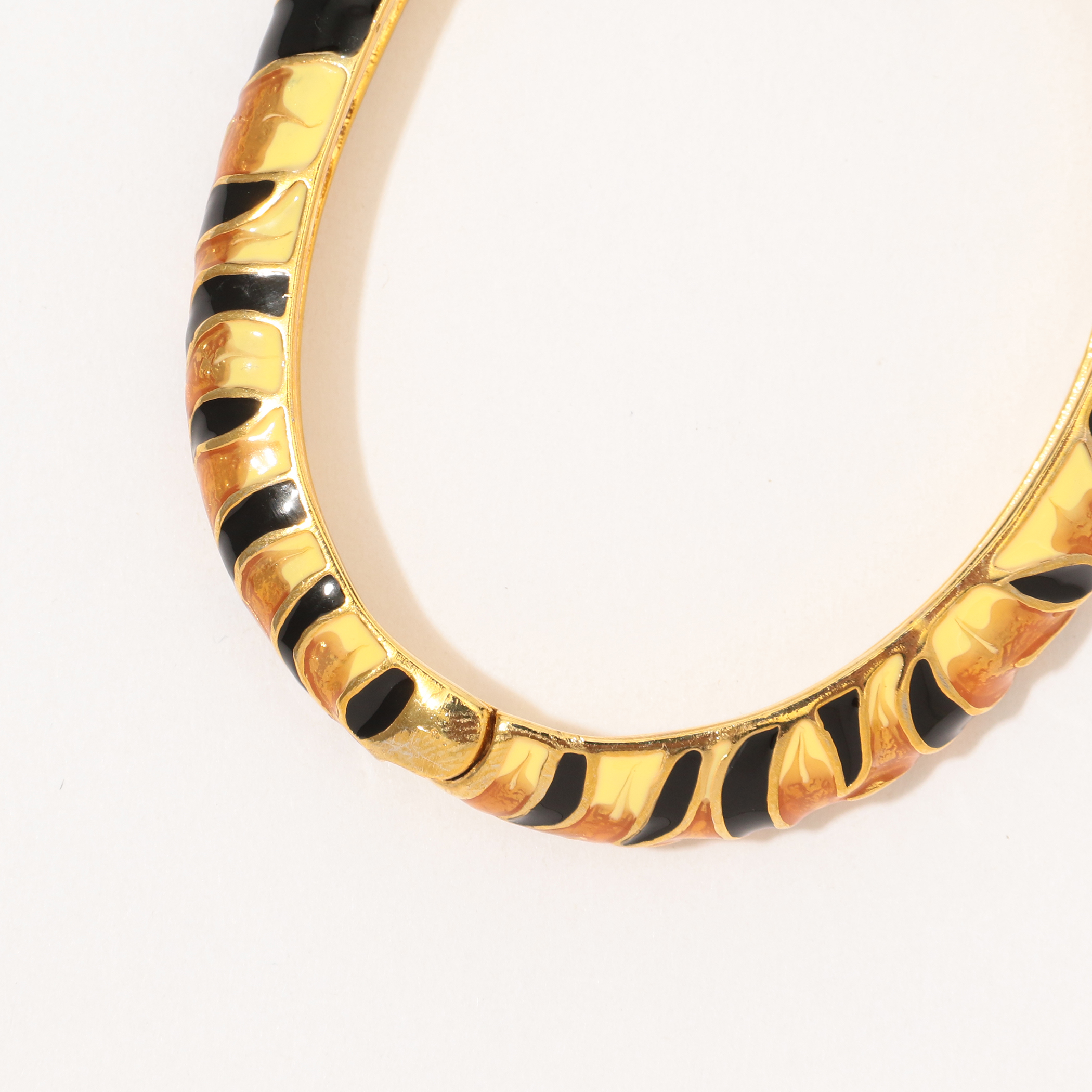 Kenneth Jay Lane TIGER PRINT バングル｜トゥモローランド 公式通販