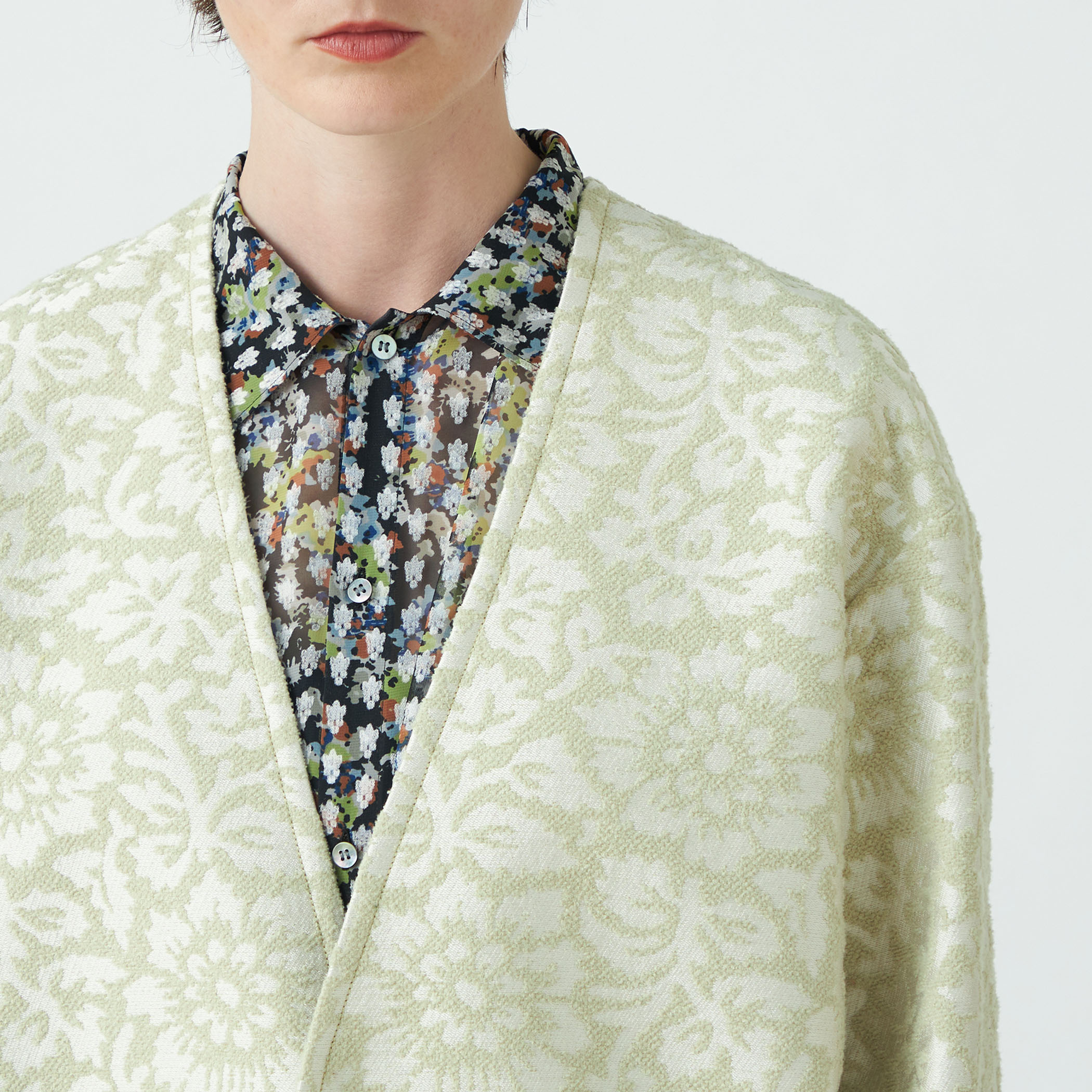 モールジャガード Vネックロングコート｜トゥモローランド 公式通販